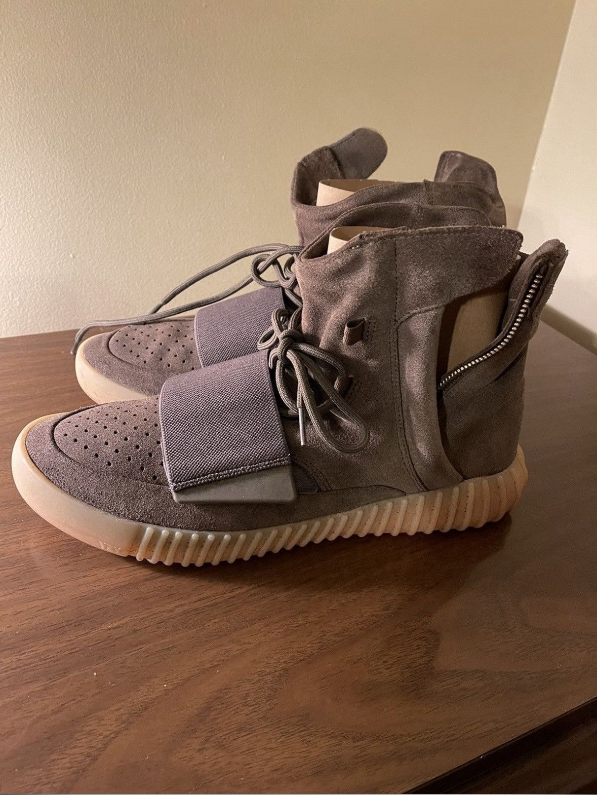 Adidas Yeezy Boost 750 Chocolate 2016 Size US 11.5 / EU 44-45 - 2 Thumbnail