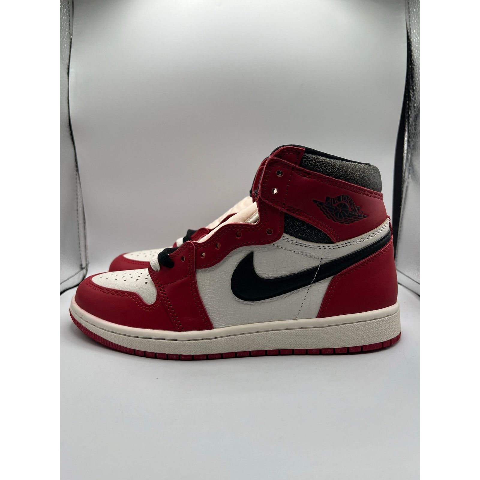 Jordan Brand Air Jordan 1 Retro High OG “Chicago Lost & Found” size 7.5 Size US 7.5 / EU 40-41 - 1 Thumbnail