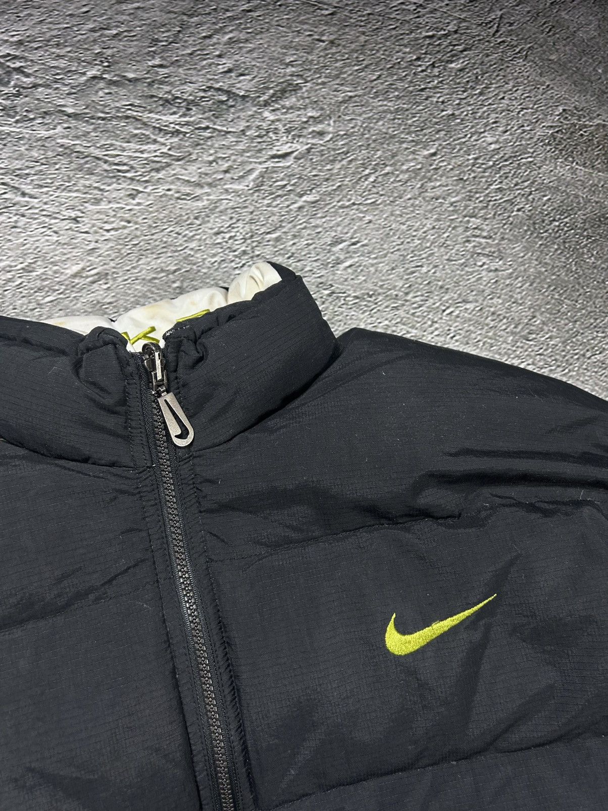 Nike × Vintage Nike black puffer jacket big logo vintage 90s reversible Size US XXL / EU 58 / 5 - 4 Thumbnail