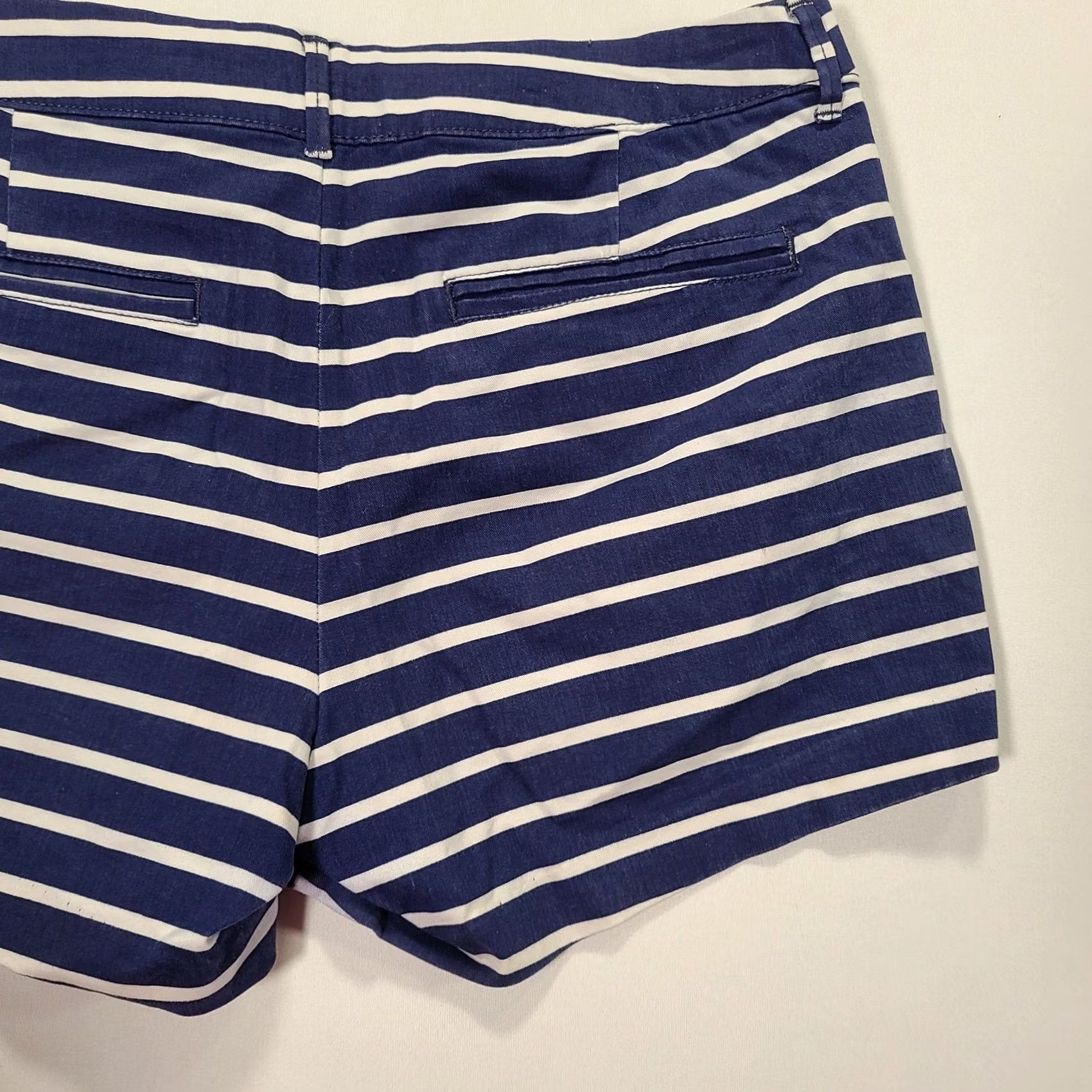 Old Navy Old Navy Womens Shorts Size 8 Blue Pixie Chino Mid-Rise Striped Preppy Zip Flat Front Size 24" / US 00 / IT 34 - 7 Thumbnail