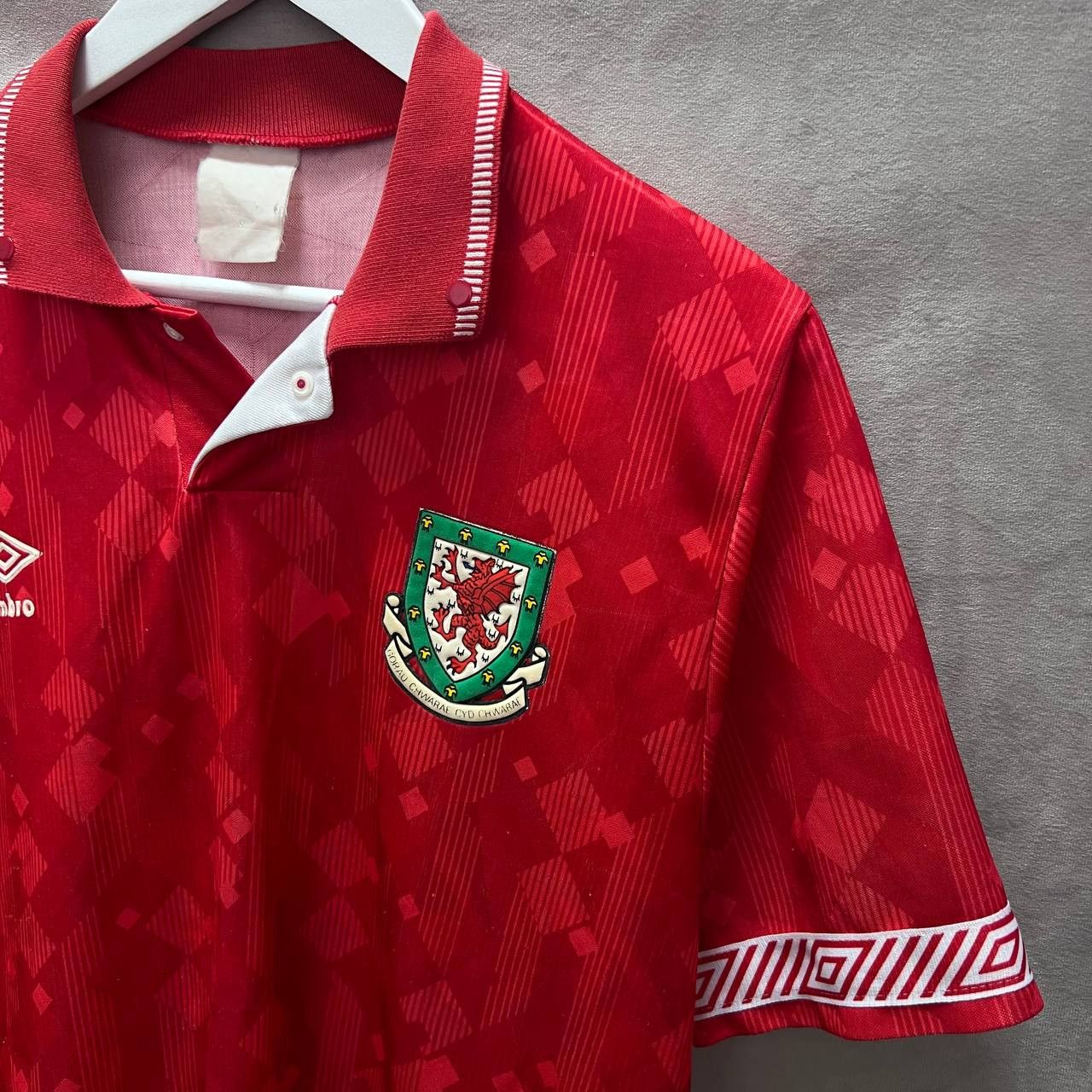 Vintage Wales 1990-92 Umbro Vintage Football Jersey M-L Size US M / EU 48-50 / 2 - 4 Thumbnail