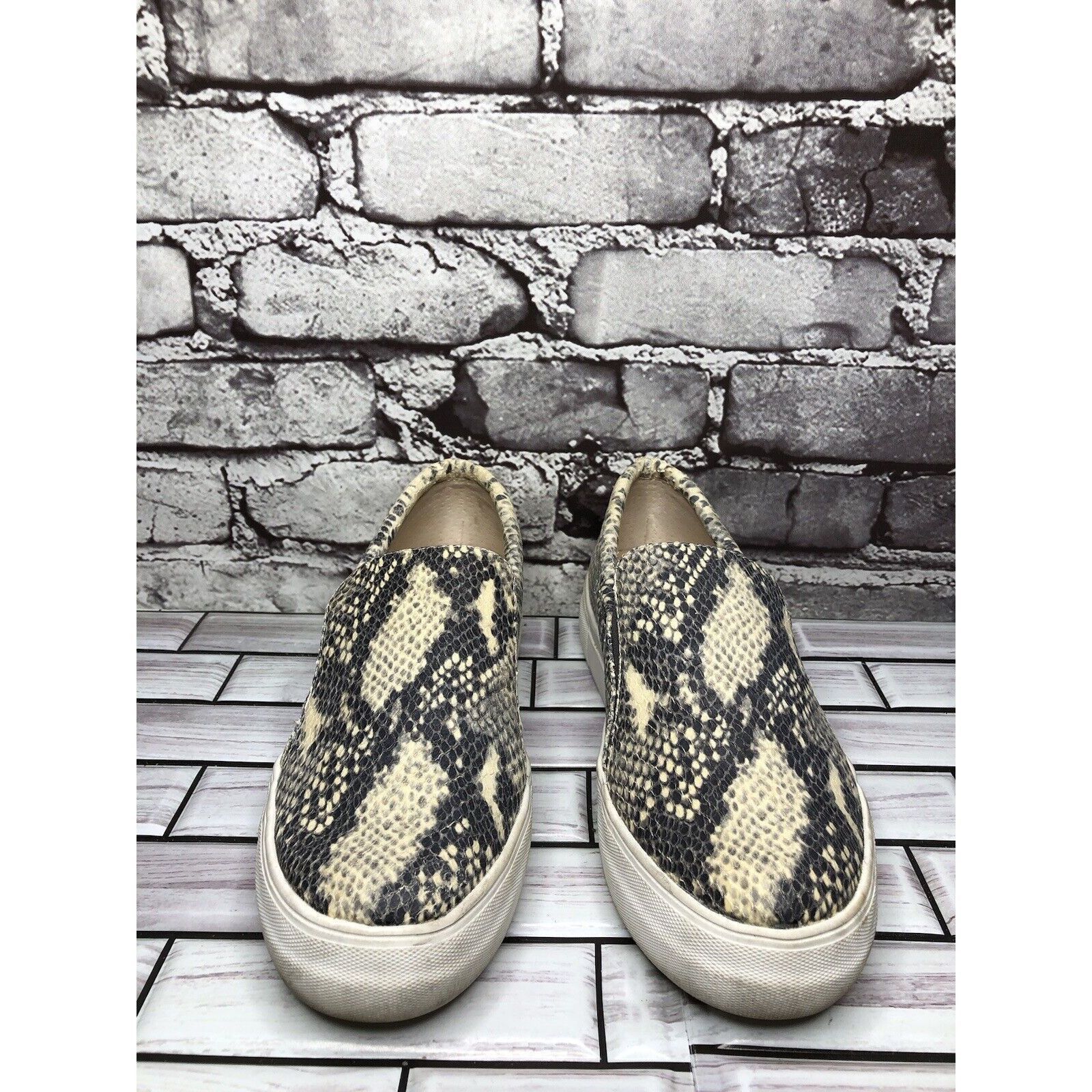 Vince Camuto Vince Camuto Korli 2 Ivory Leather SnakeSkin Slip On Sneaker Size US 7.5 / IT 37.5 - 11 Thumbnail