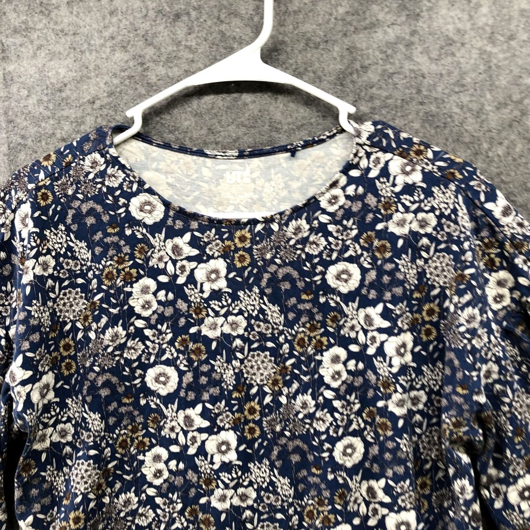 Uniqlo Uniqlo T-Shirt Womens S Blue Crewneck Short Sleeve Bell Ruffle Floral Size S / US 4 / IT 40 - 3 Thumbnail