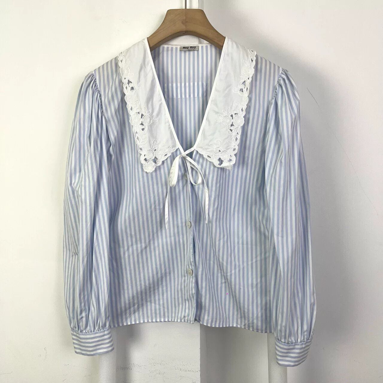 Miu Miu Miumiu Lace V-Neck Puff Sleeve Shirt Size XS / US 0-2 / IT 36-38 - 1 Thumbnail