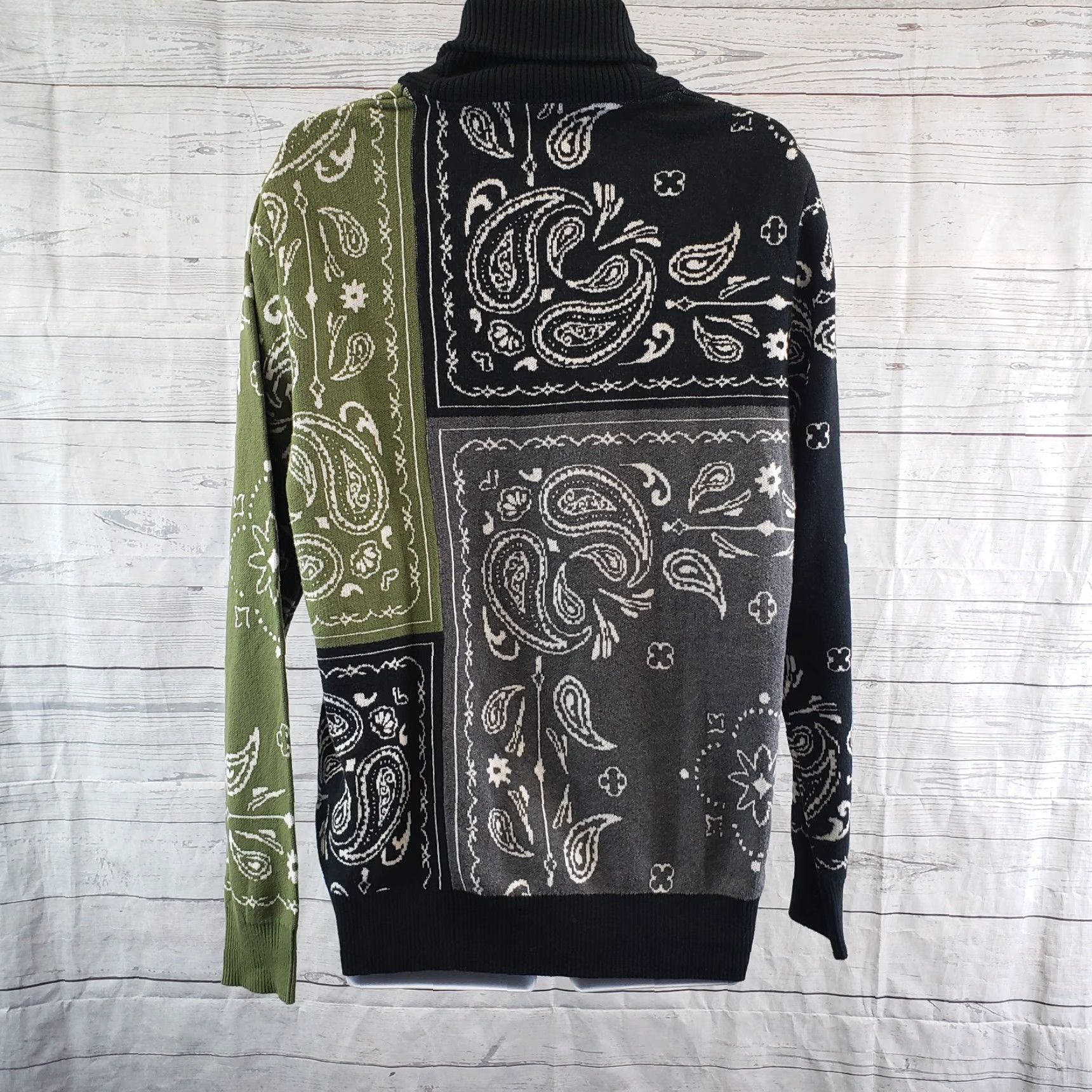 Vintage VINTAGE? Wait none. Sun + Stone Mens Pullover Sweater Size M Black Green Bandana Print Long Sleeve Size US M / EU 48-50 / 2 - 4 Thumbnail