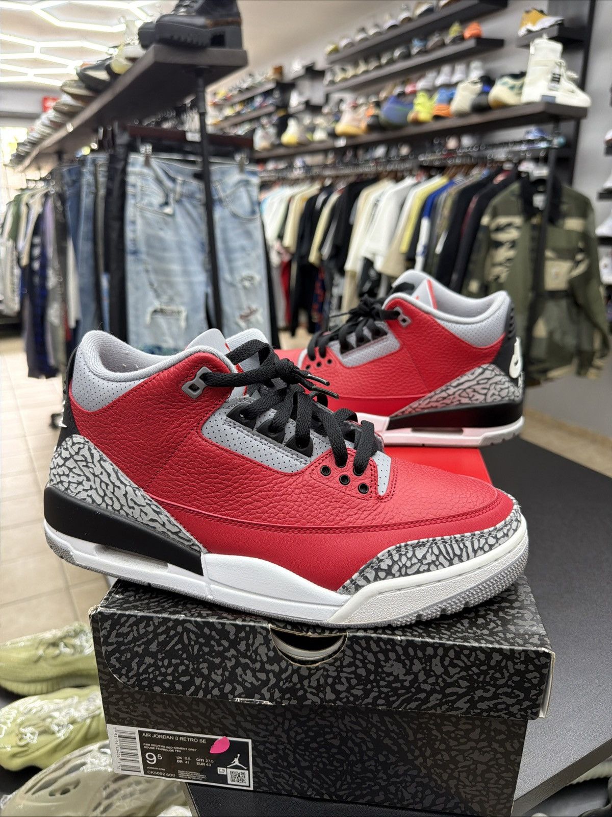 Jordan Brand Air Jordan 3 Retro SE Fire Red Mens Size 9.5 Super Clean Size US 9.5 / EU 42-43 - 3 Thumbnail