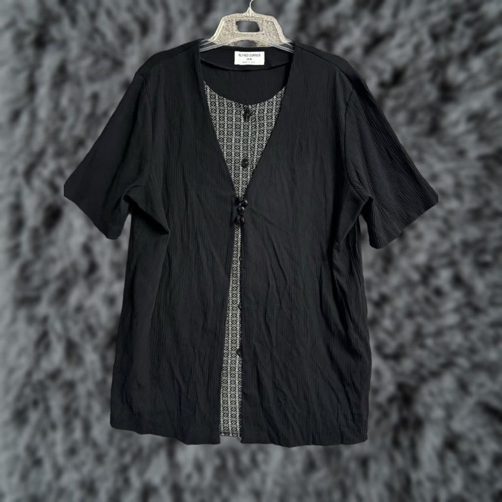Vintage VINTAGE Alfred Dunner Top Womens Plus 16W Blouse Shirt Office Secretary 90s USA Black Round Neck Short Sleeve Button Modern Basic Womens Size XXL / US 16-18 / IT 52-54 - 1 Thumbnail