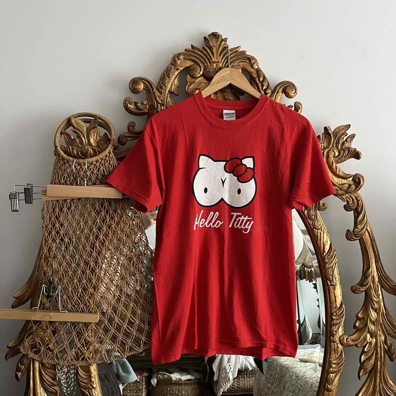 Gildan Vintage Y2k Hello Titty Tee Parody Sz M Size US M / EU 48-50 / 2 - 1 Thumbnail