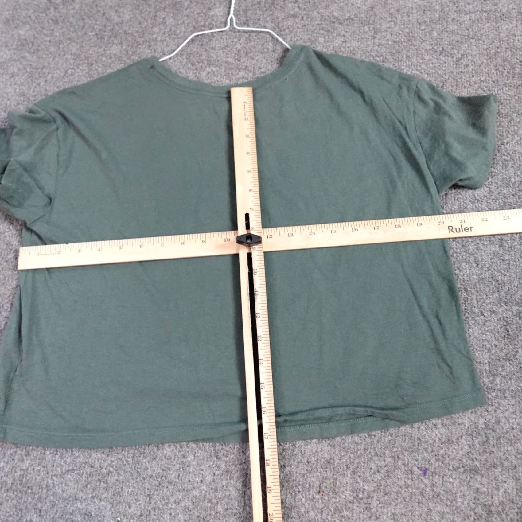 Old Navy Whitney Houston Shirt Medium Green Cropped Short Sleeve Crew Neck Pullover Old Navy Women T-Shirt Cropped Green Cotton Solid Vintage No Size M / US 6-8 / IT 42-44 - 4 Thumbnail