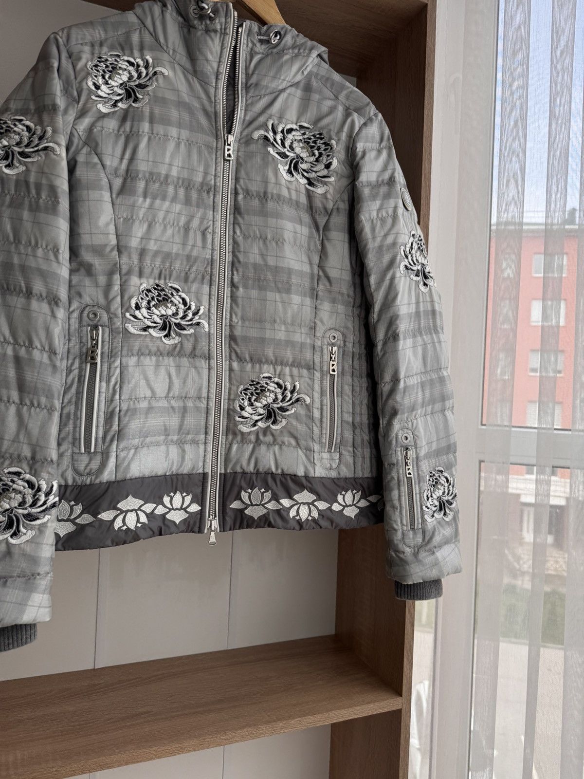 Bogner × Vintage Vintage Bogner Nepal Connection W’ Grey Flower Ski Jacket Size S / US 4 / IT 40 - 5 Thumbnail