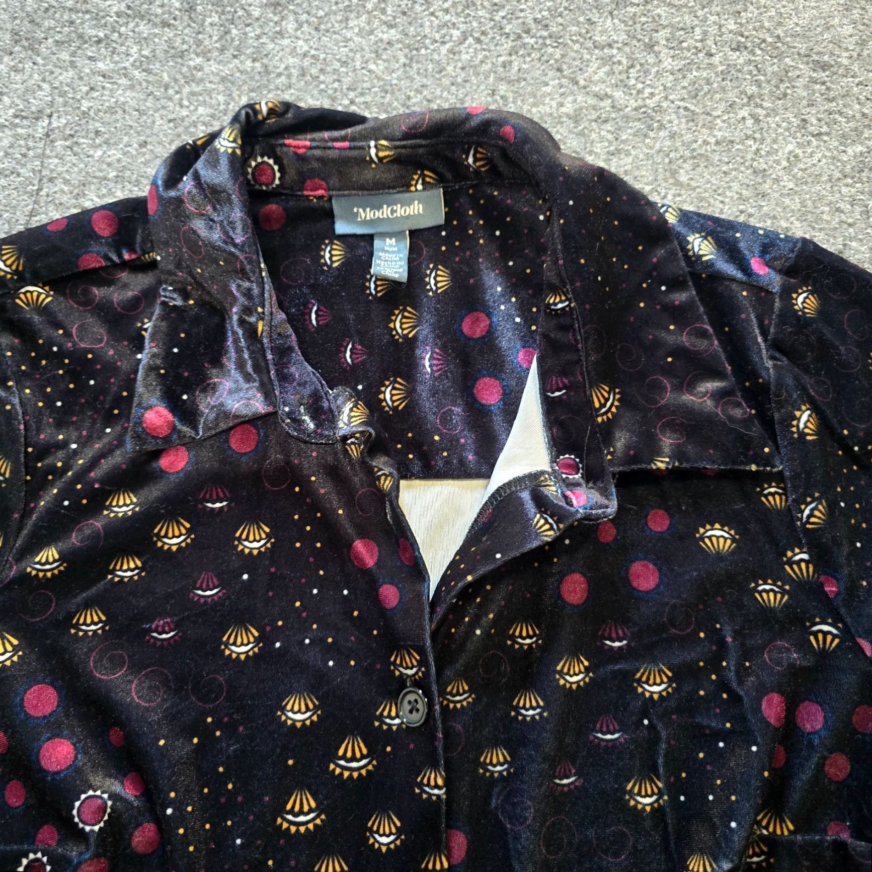 Vintage ModCloth Top Womens Size M Black Yellow Floral Velour Button Front Casual Shirt Size M / US 6-8 / IT 42-44 - 2 Thumbnail
