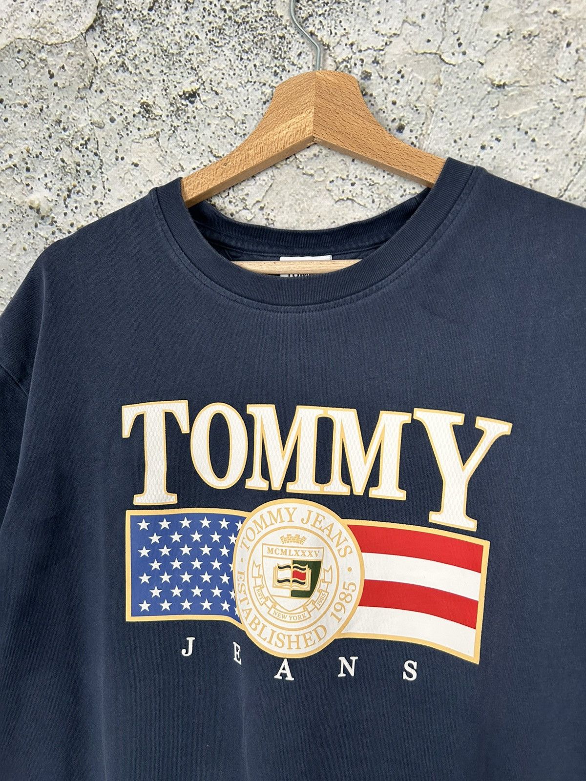 Tommy Hilfiger Tommy Hilfiger Jeans Graphic Tee Premium Streetwear Vintage Size US L / EU 52-54 / 3 - 3 Thumbnail