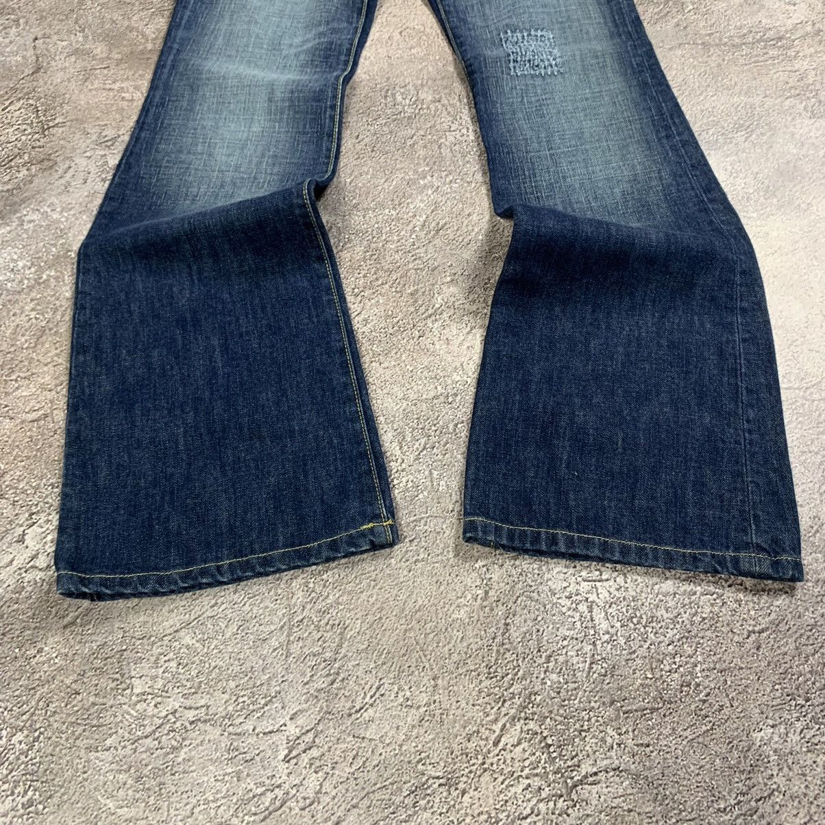 Vintage Vintage 90s Distressed Flared Low Rise Jeans Skate Logo 28 Size 28" / US 6 / IT 42 - 3 Thumbnail