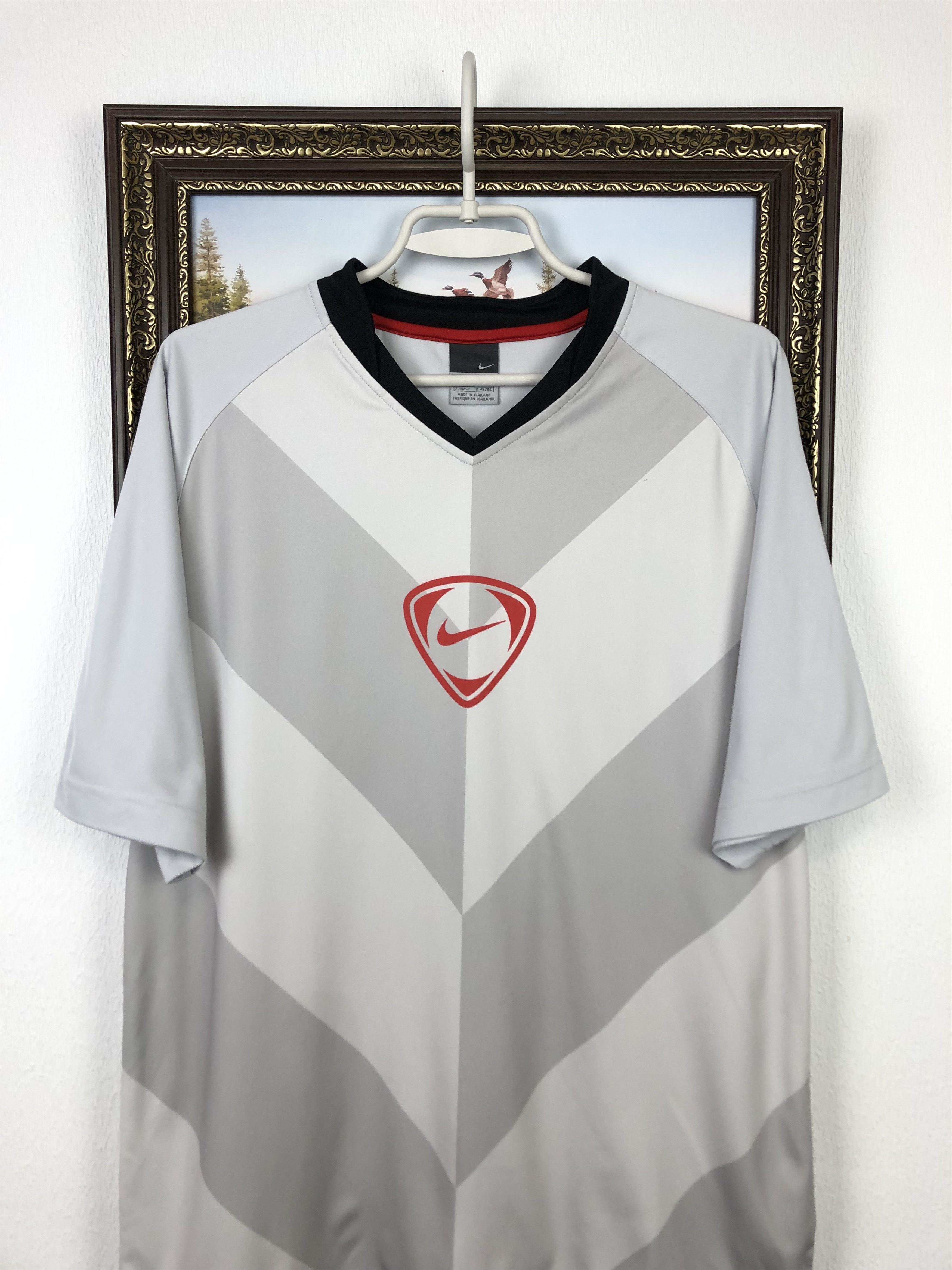 Nike Vintage Nike Football Template Big Logo Center Swoosh Tee Size US M / EU 48-50 / 2 - 2 Thumbnail