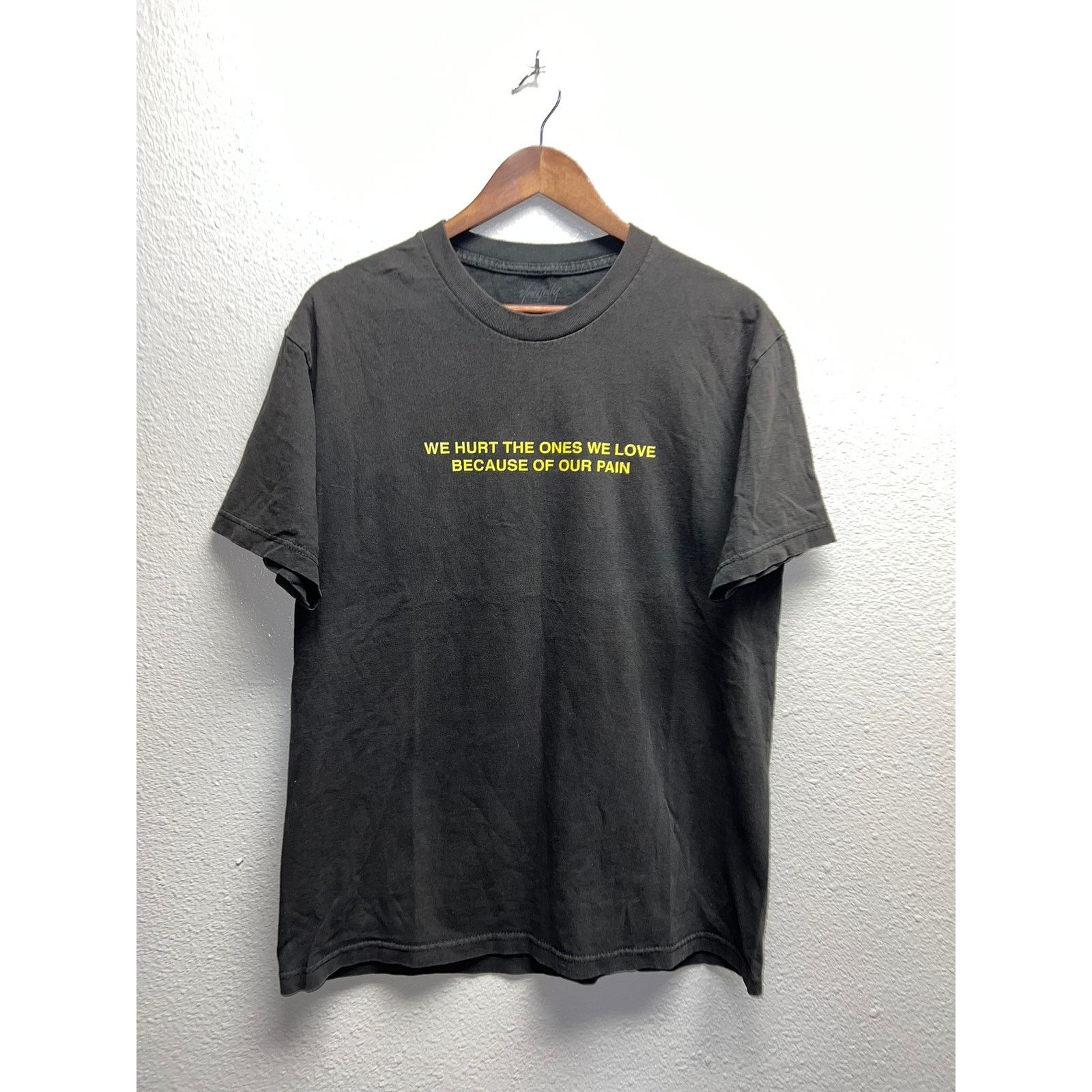 THE WORLD IS YOURS Yours Truly Fake Smiles Shirt We Hurt The Ones Tee Large Size US L / EU 52-54 / 3 - 2 Thumbnail