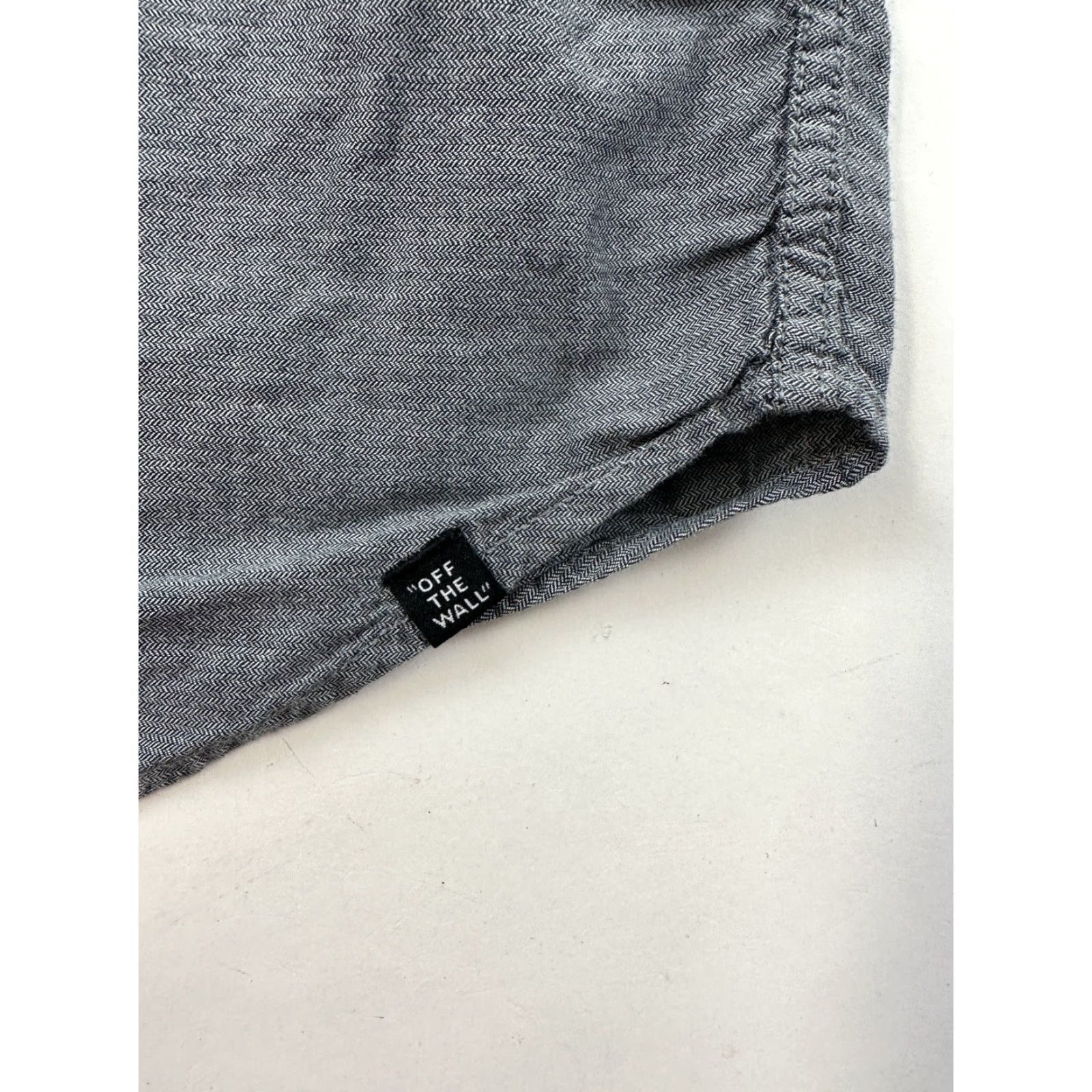 Vans VANS Mens Medium Gray Button-Up Shirt User: New title: VANS Mens Medium Gray Button-Up Shirt Size US M / EU 48-50 / 2 - 7 Thumbnail