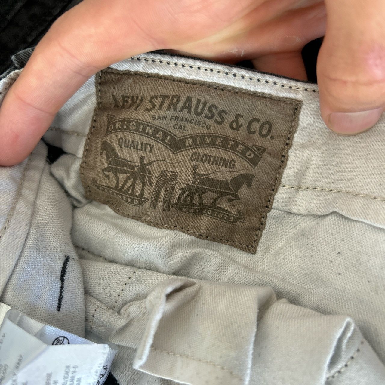 Other Levis cargo shorts brown tag size 32 Size US 33 - 3 Thumbnail