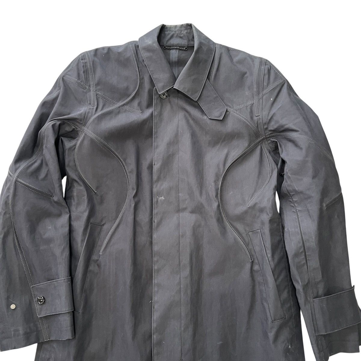 Louis Vuitton Louis Vuitton Virgil Abloh Sample Curved Seam Trench Coat Size US M / EU 48-50 / 2 - 4 Thumbnail