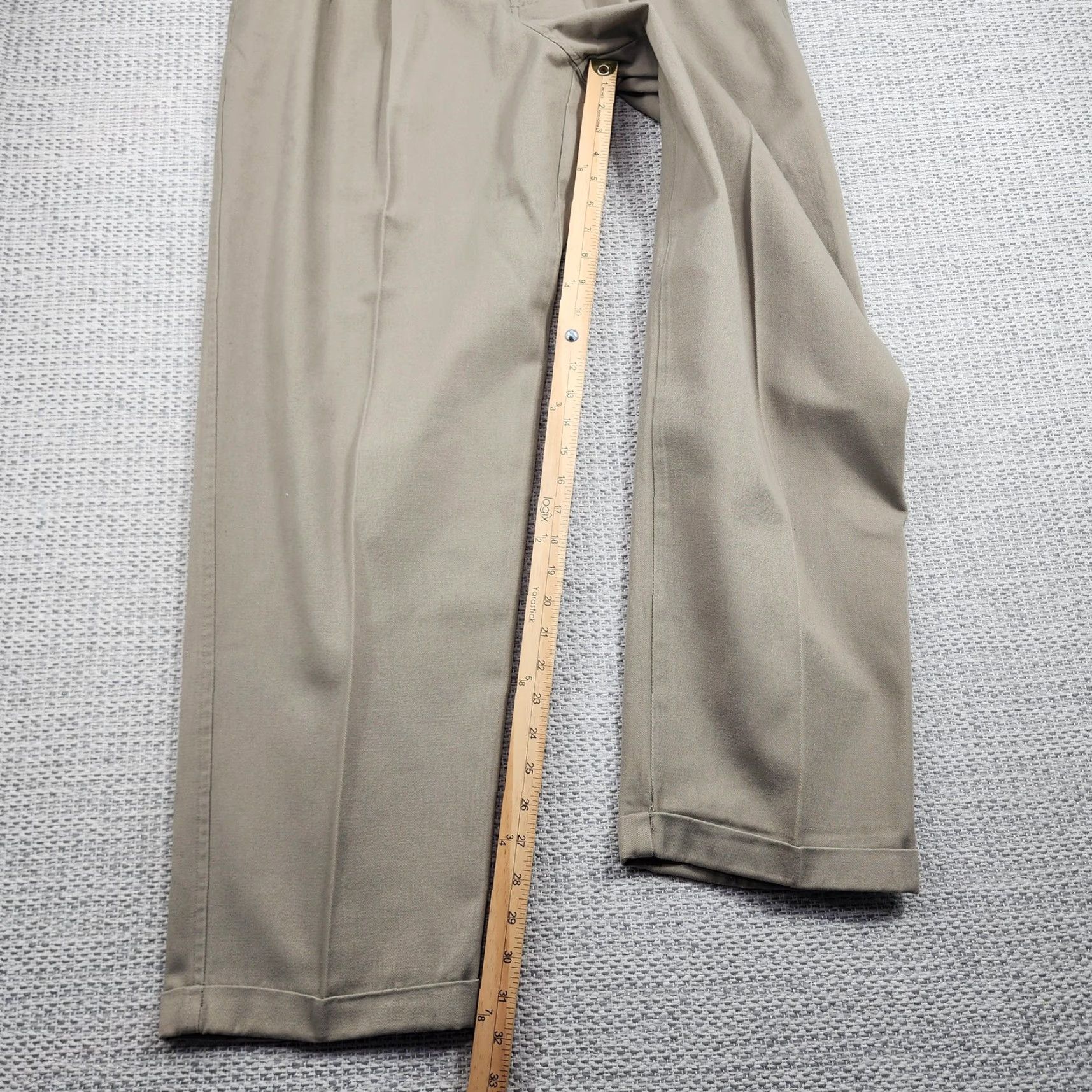 Bugle Boy VINTAGE Bugle Boy Pants Mens 36M Khaki Pleated Chino Slacks Cuffed Hem 65% Polyester 35% Cotton Beig e Size US 36 / EU 52 - 7 Thumbnail