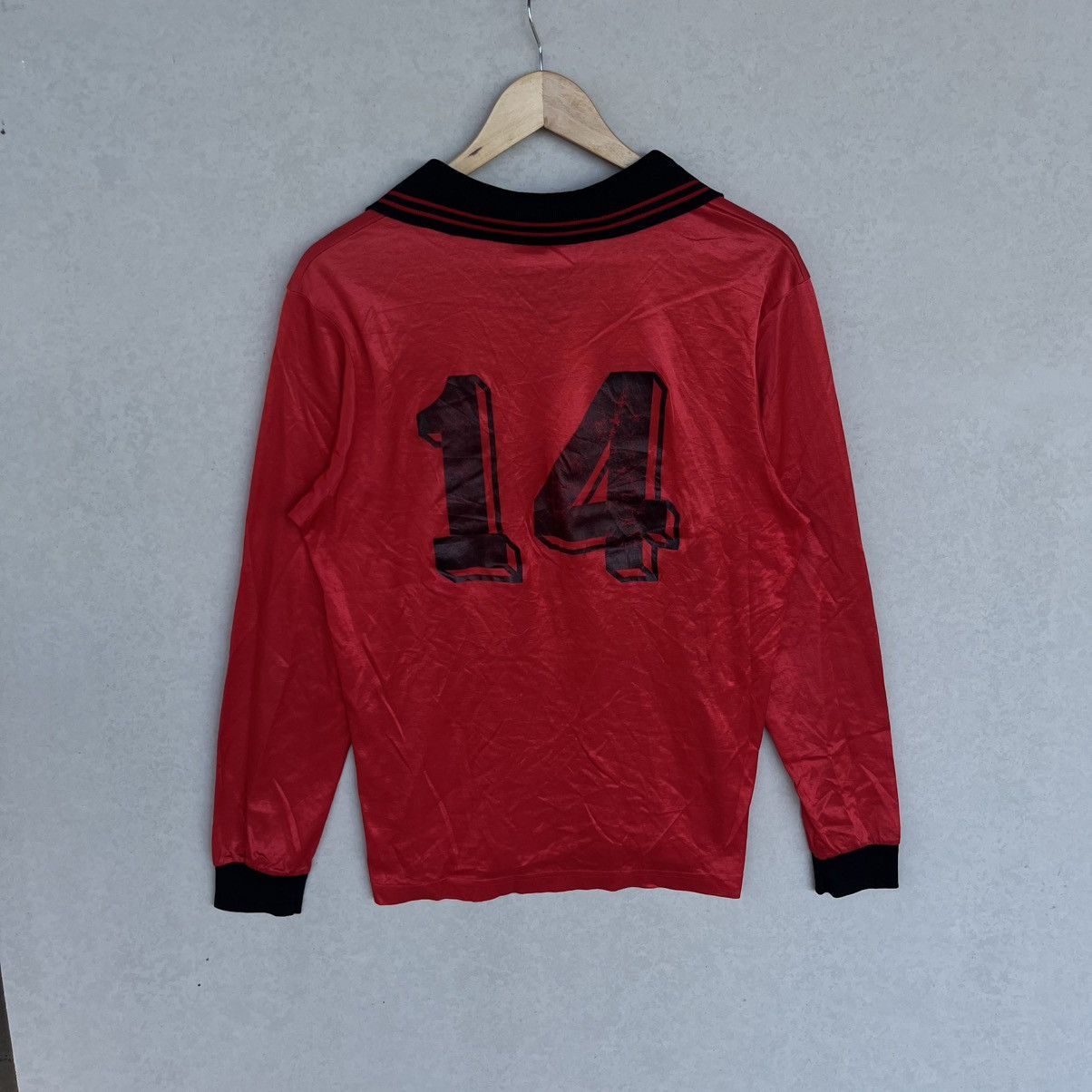Other Vintage Spain Red Long Sleeve Football Shirt Size L Size US L / EU 52-54 / 3 - 6 Thumbnail
