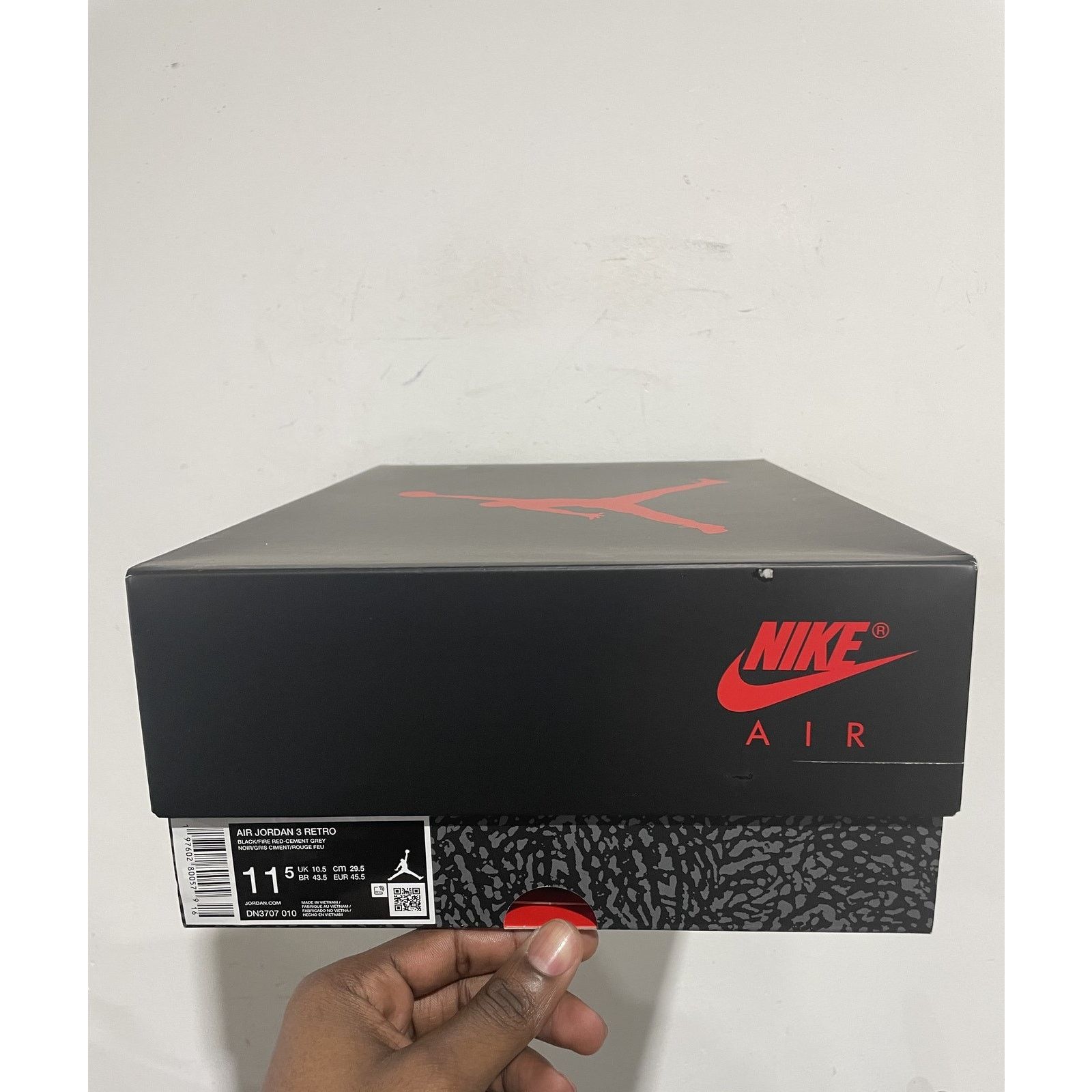 Nike JORDAN 3 RETRO OG BLACK CEMENT (2024) SIZE 11.5 PREOWNED Size US 11.5 / EU 44-45 - 7 Thumbnail