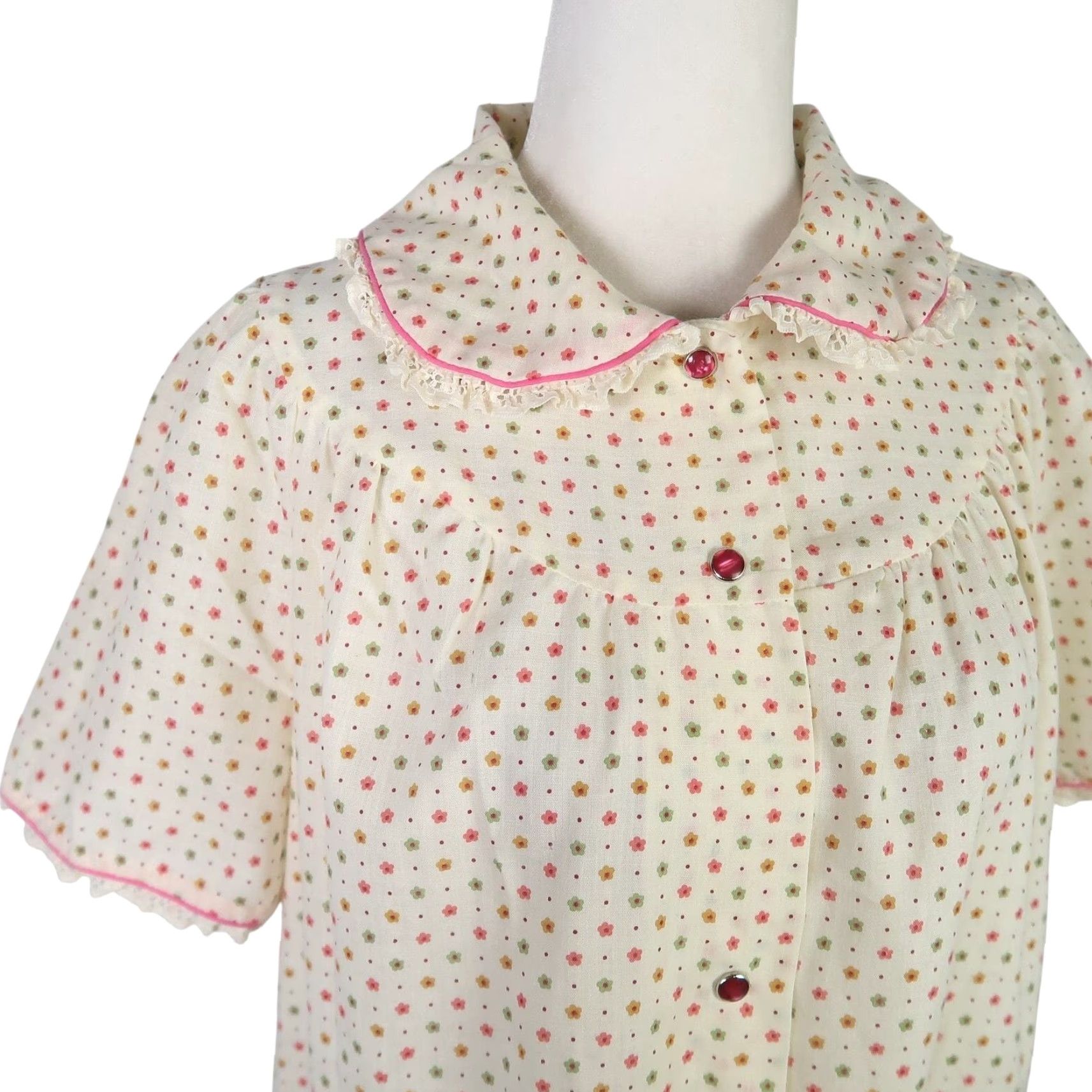 Vintage VINTAGE 70s cream and pink ditsy floral house dress nighty M Dress Women Cotton Polyester Short Sleeve Bohemian Vintage Size M / US 6-8 / IT 42-44 - 2 Thumbnail