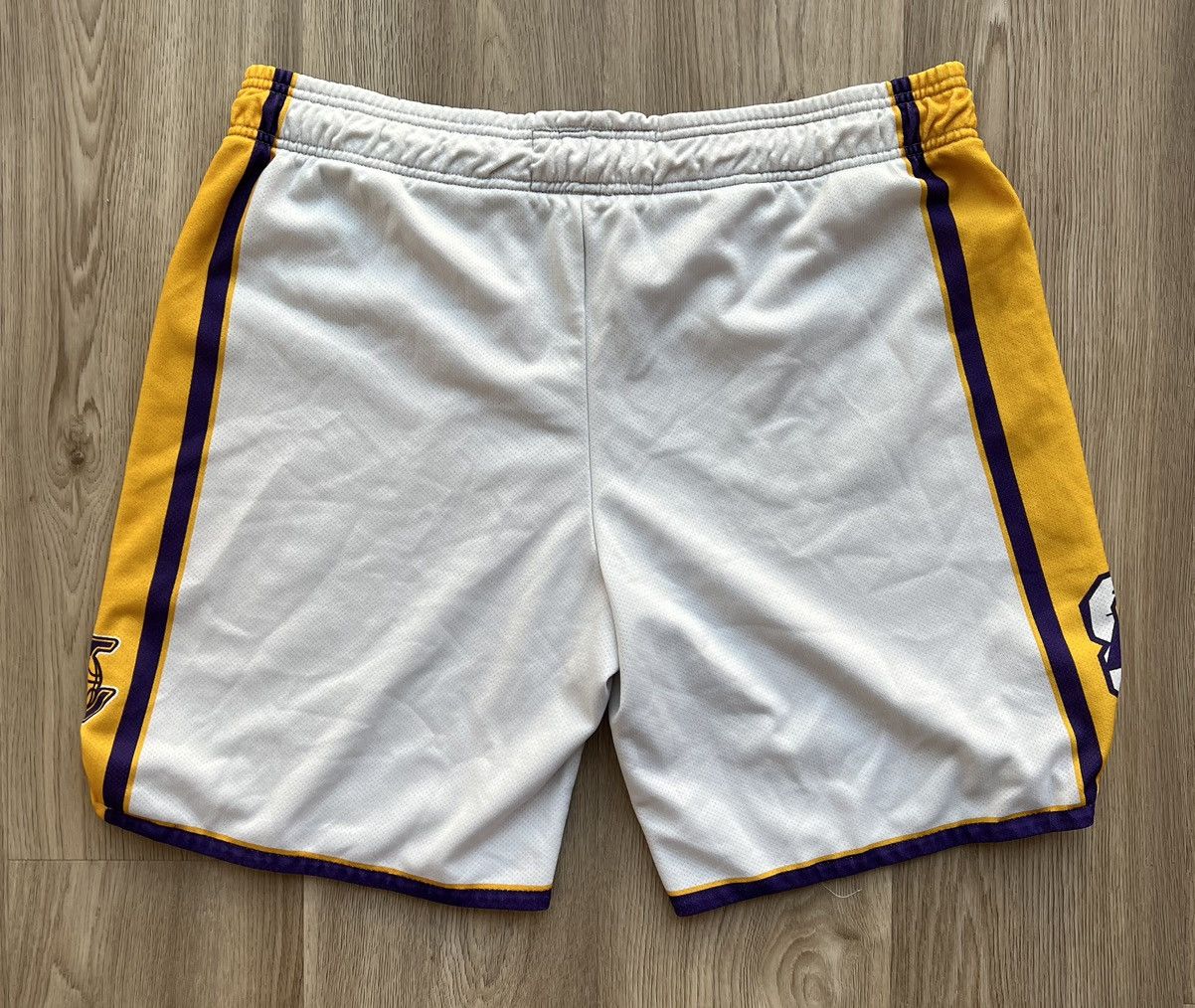 NBA × Vintage Vintage NBA Champion Los Angeles Lakers Kobe Bryant 8 Shorts Size US 36 / EU 52 - 9 Thumbnail