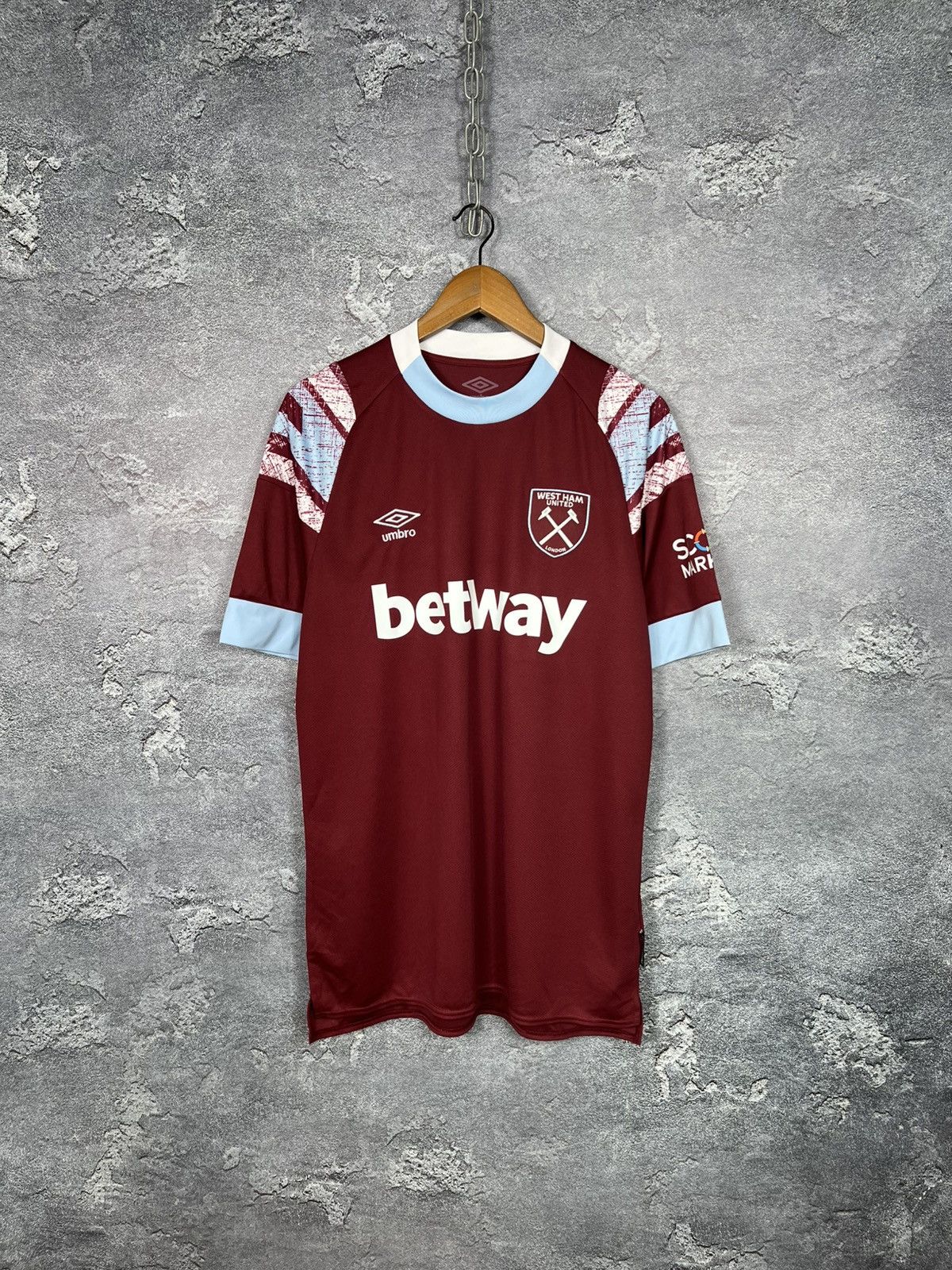 Umbro Umbro West Ham United 2022/23 Hone Jersey T-shirt Size Xl Size US XL / EU 56 / 4 - 1 Thumbnail