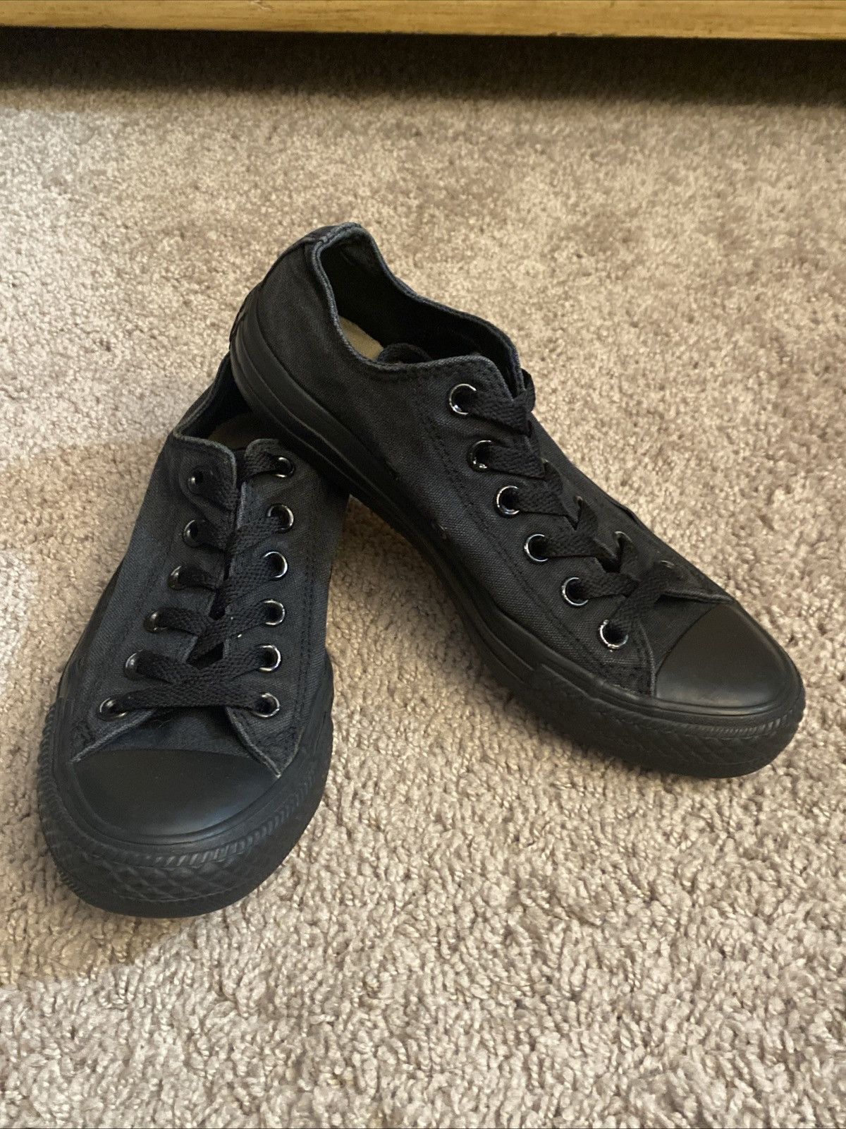 Converse Unisex Converse Chuck Taylor low Sneakers size 6.5 W/ 4.5M Size US 6.5 / IT 36.5 - 9 Thumbnail