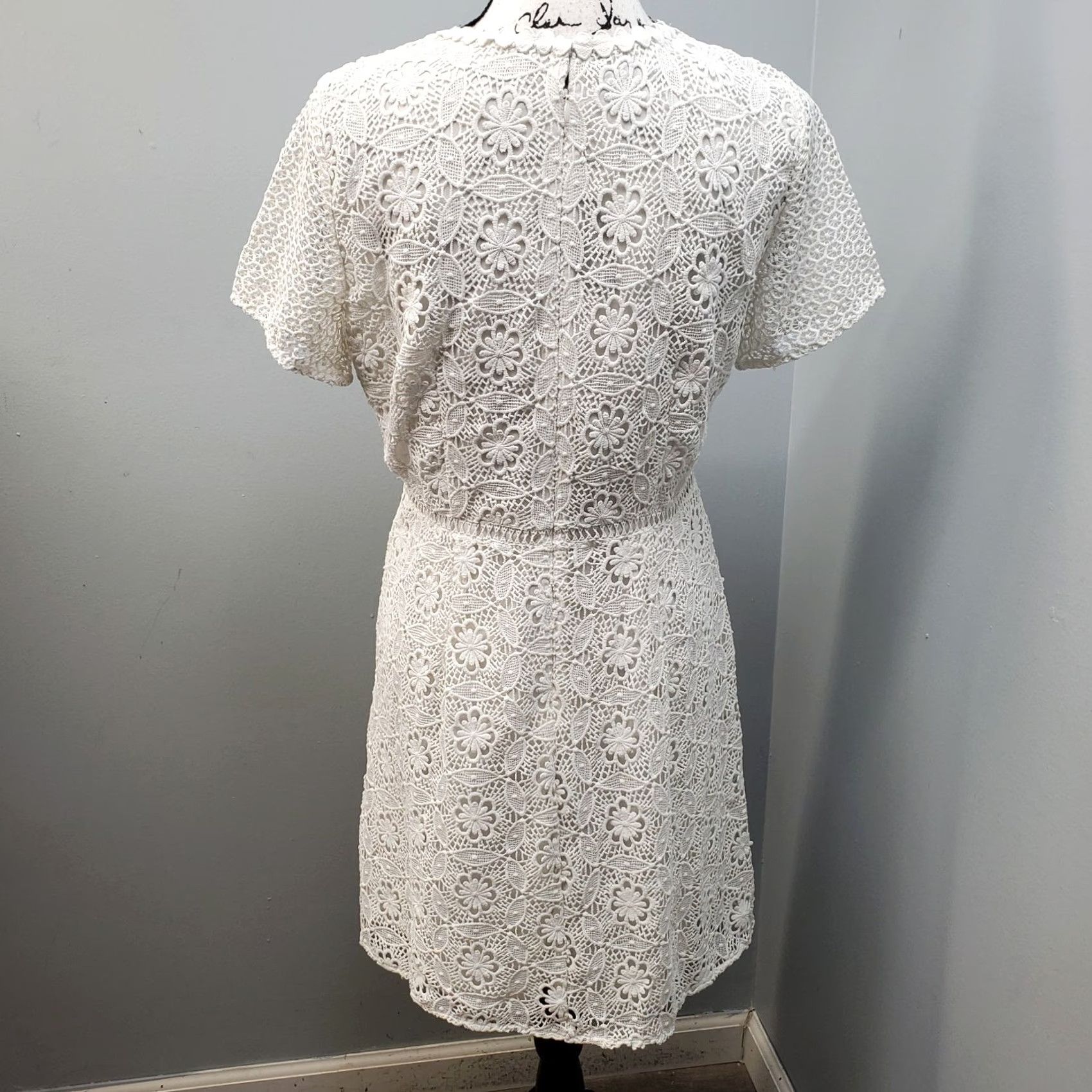 Loft LOFT Ann Taylor White Lace Back Zip A-Line Dress Womens Size 6 Midi Sleeveless Embroidered Lined Casual Party Cocktail, 100% Polyester Size M / US 6-8 / IT 42-44 - 2 Thumbnail