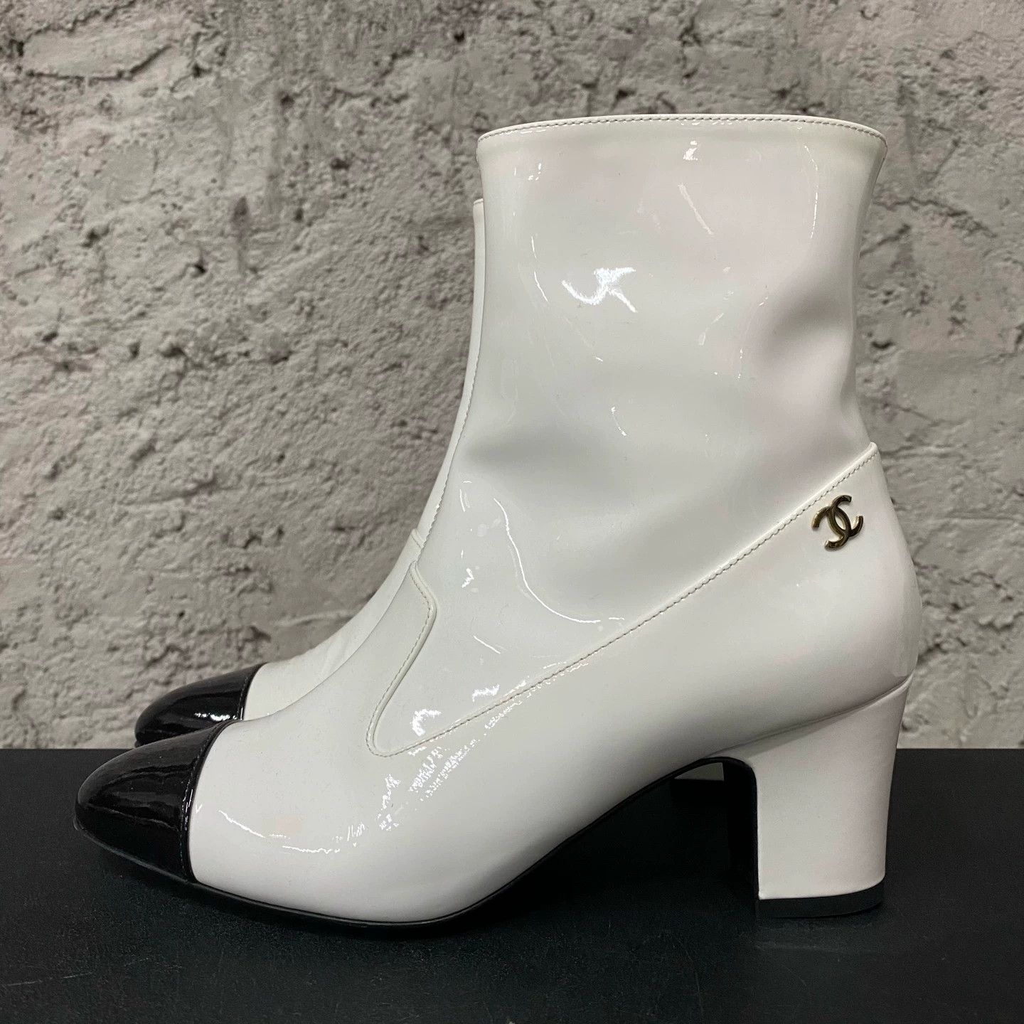 Chanel Chanel Black & White Panda Short Boots 36.5 Size US 5.5 / IT 35.5 - 2 Thumbnail