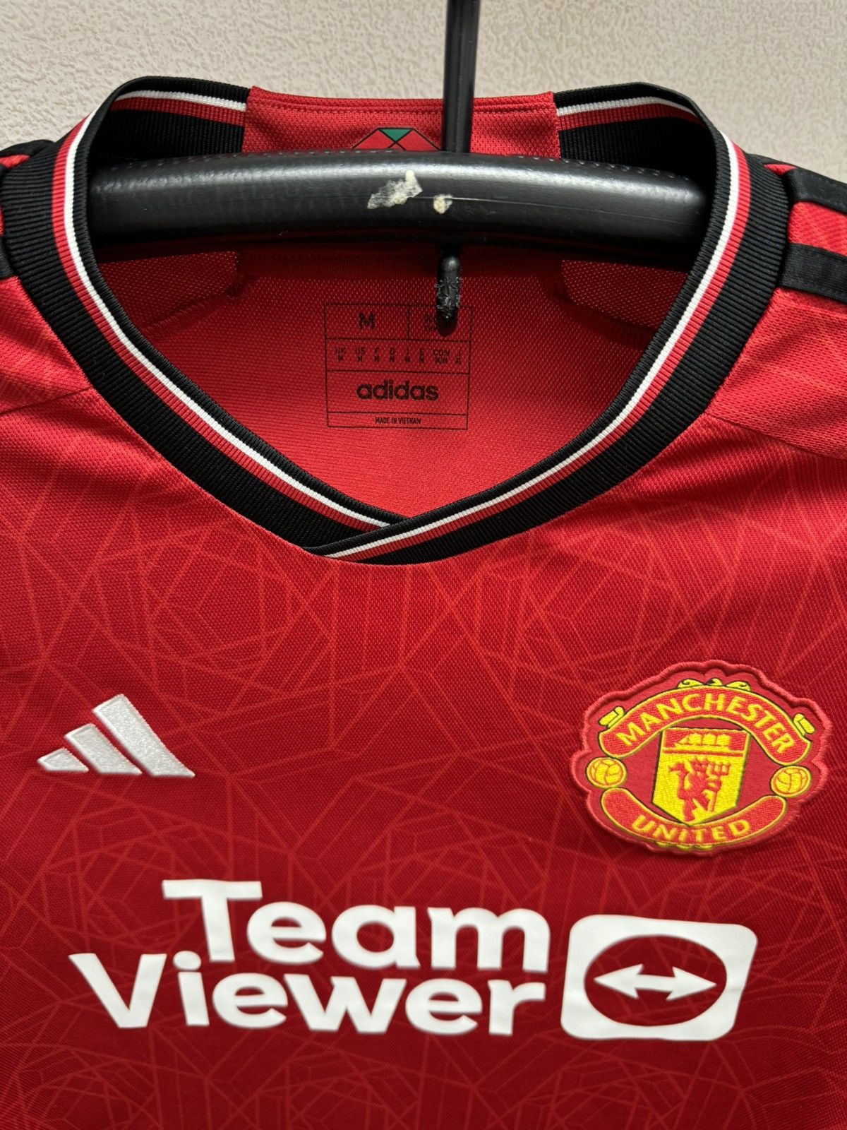 Adidas Manchester United adidas soccer jersey 2023 M sz Size US M / EU 48-50 / 2 - 5 Thumbnail