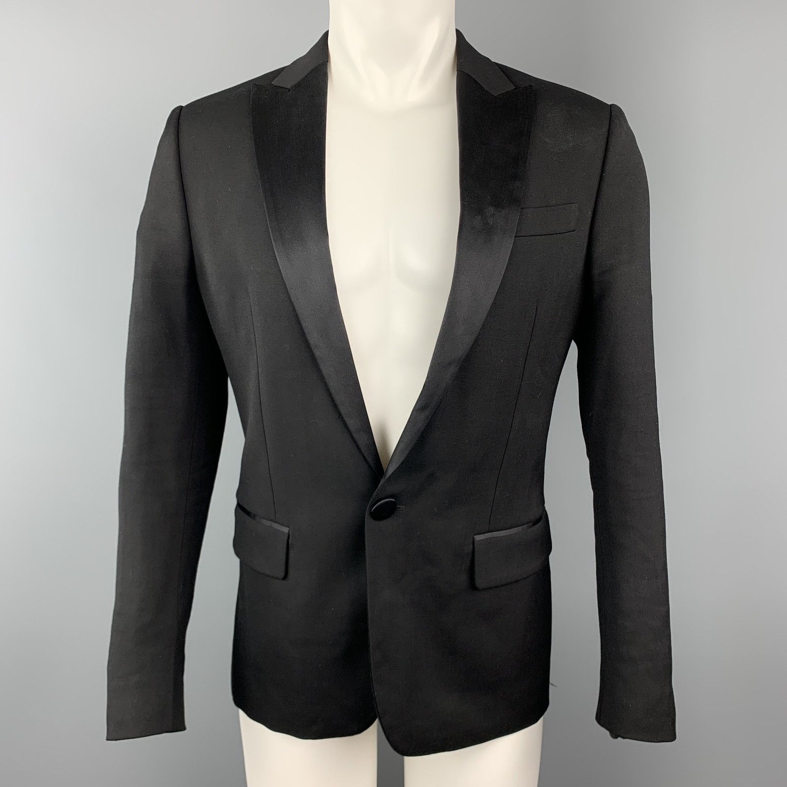 Dsquared2 Size 40 Black Wool Blend Satin Peak Lapel Tuxedo Jacket Size 40R - 1 Thumbnail