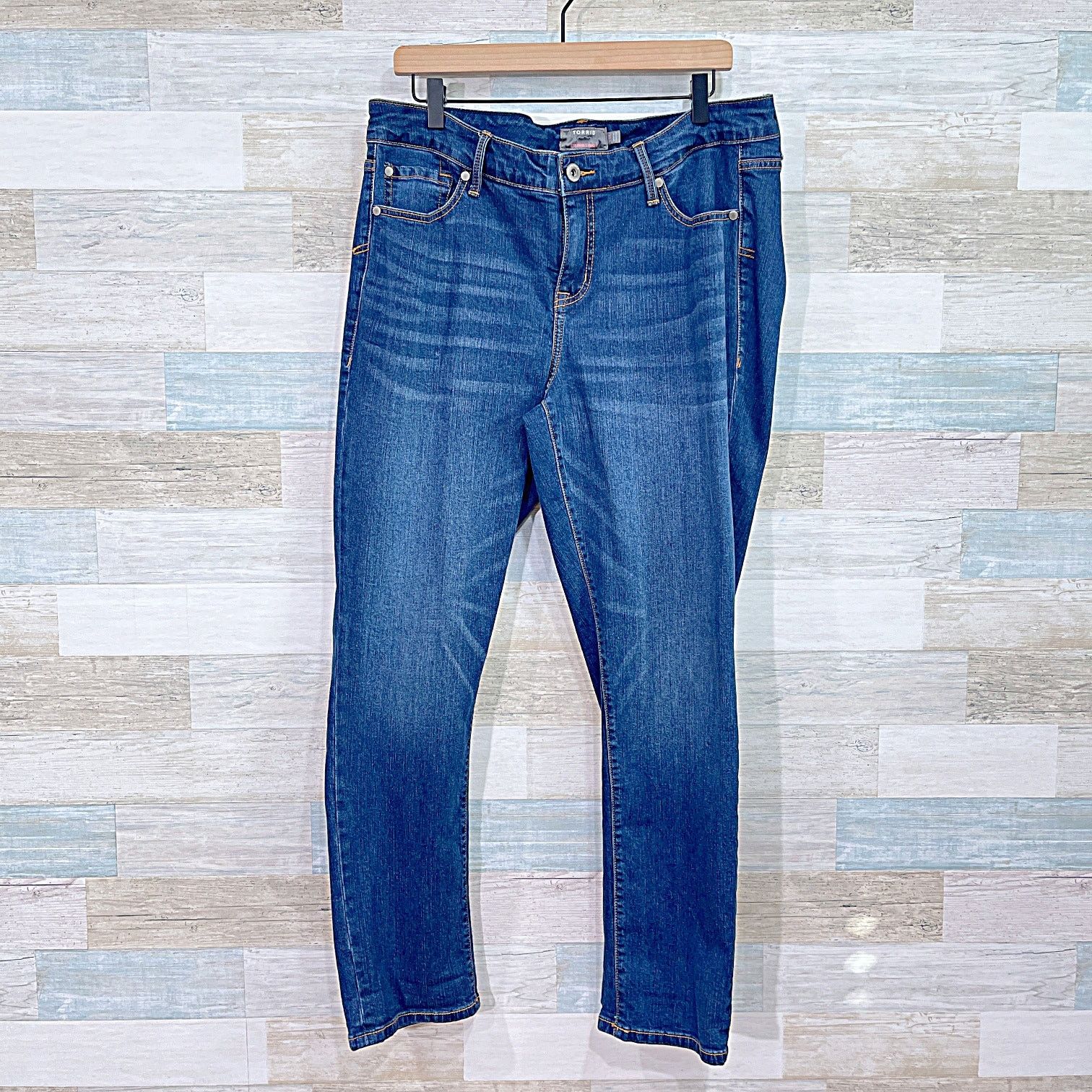 Other Torrid Mid Rise Straight Boyfriend Jeans Womens 14R Size 36" / US 14 / IT 50 - 2 Thumbnail