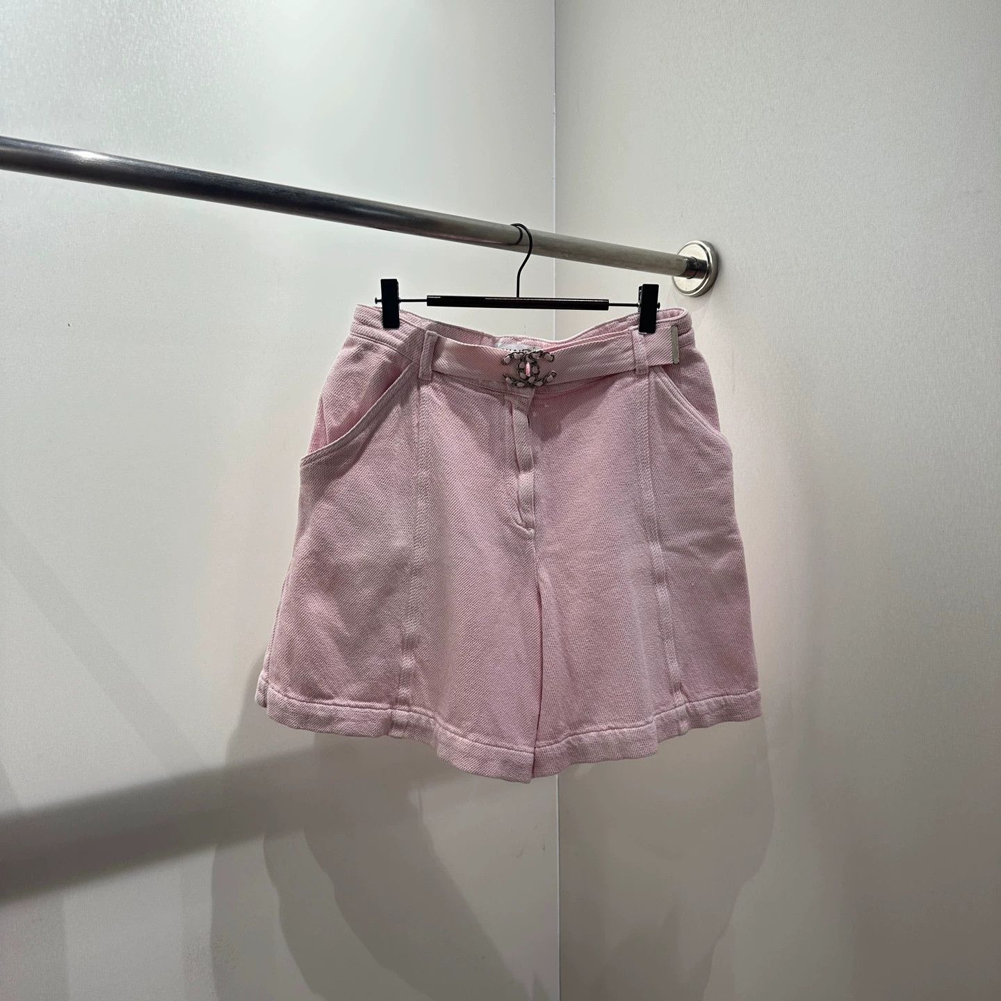 Chanel feb423 high-waisted logo belt shorts 36