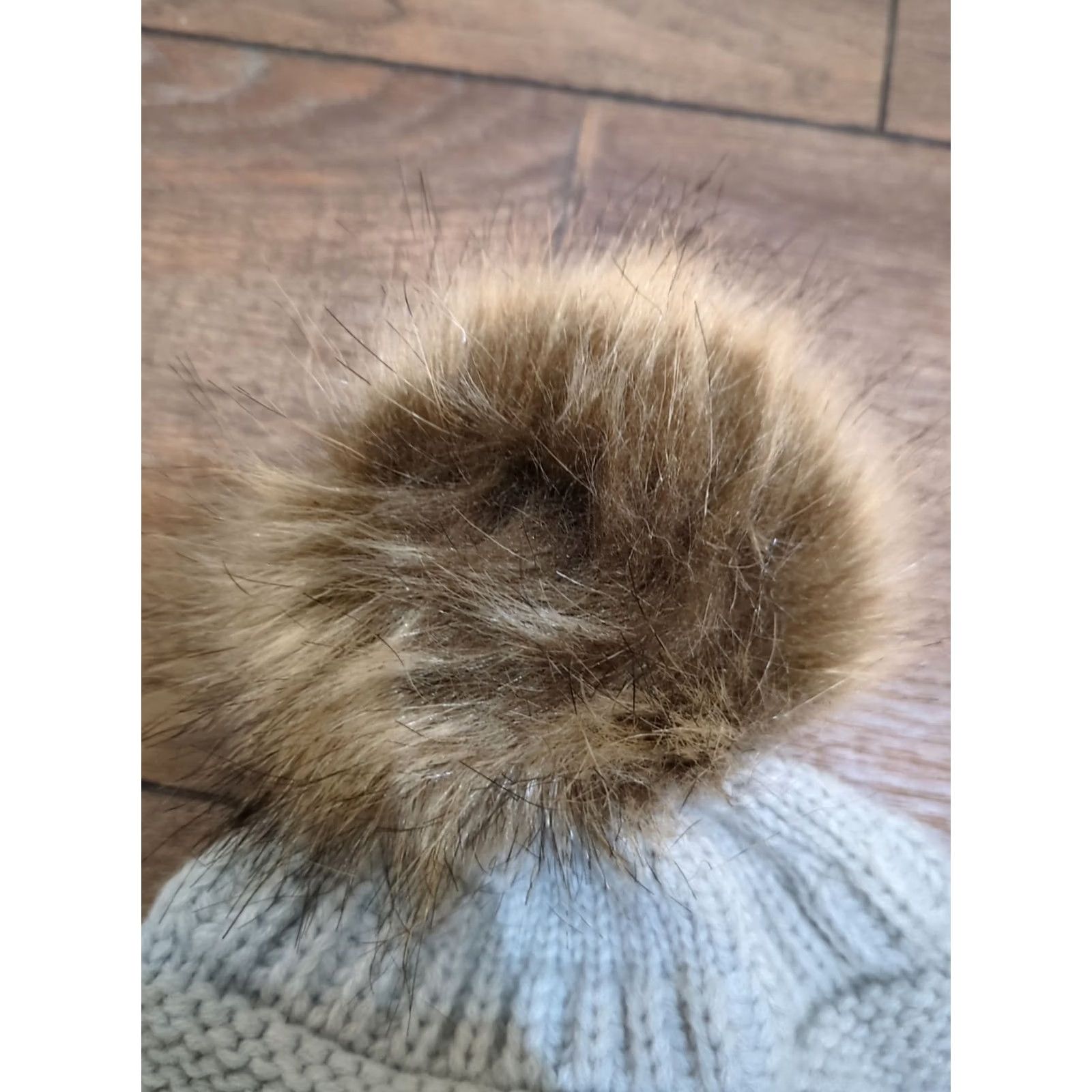 Vintage VINTAGE David and Young Beanie Hat Women One Size Gray Faux Fur Pom Knit Cruelty-Free Winter Modern Logo Cap Size ONE SIZE - 3 Thumbnail