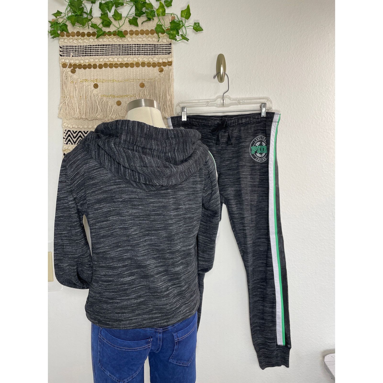 Victoria's Secret Limited Edition Victoria Secret Pink Zip Lounge Set M & L Size 32" / US 10 / IT 46 - 15 Thumbnail