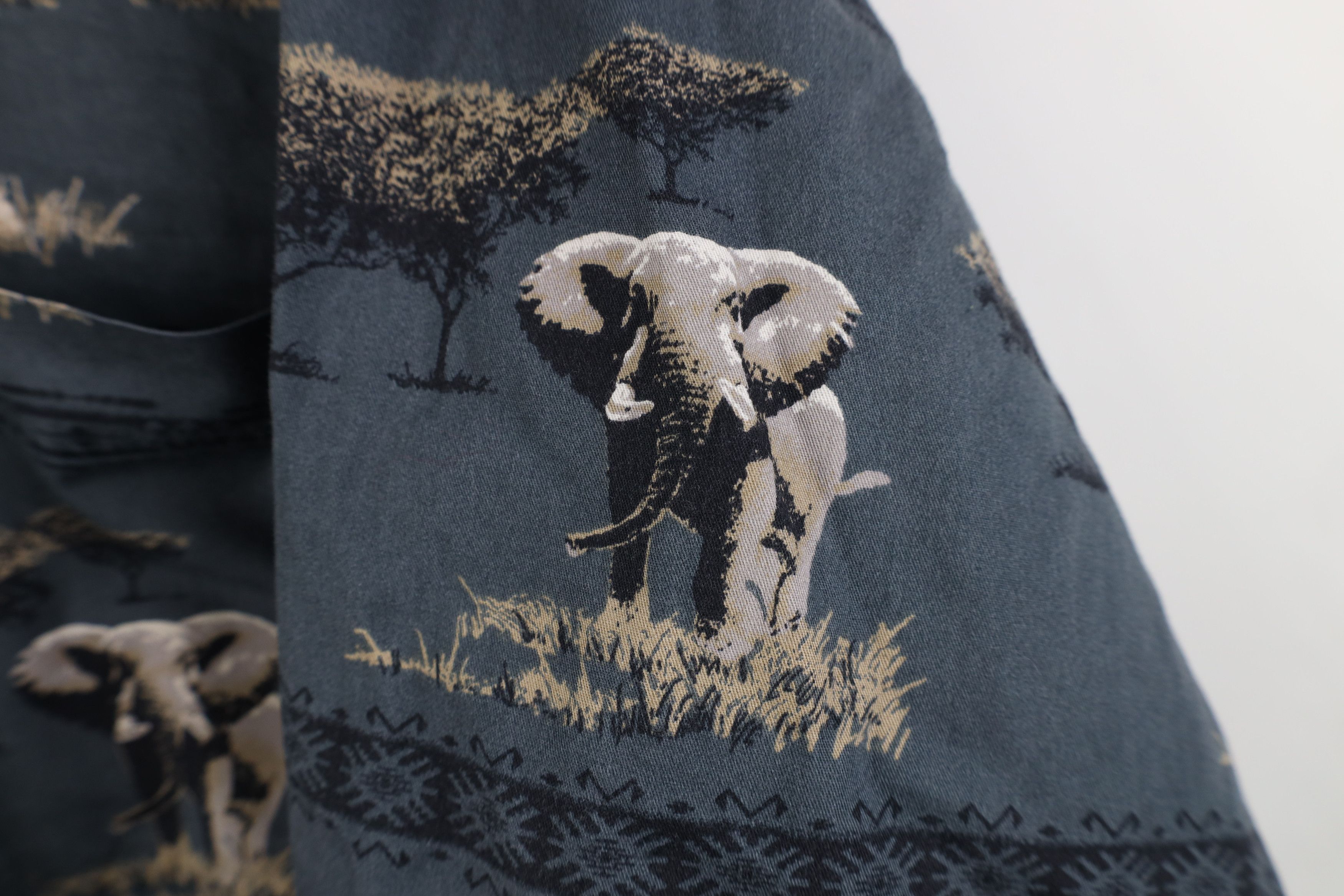 Vintage Vintage 90s Streetwear Elephant All Over Print Button Shirt Size US L / EU 52-54 / 3 - 6 Thumbnail