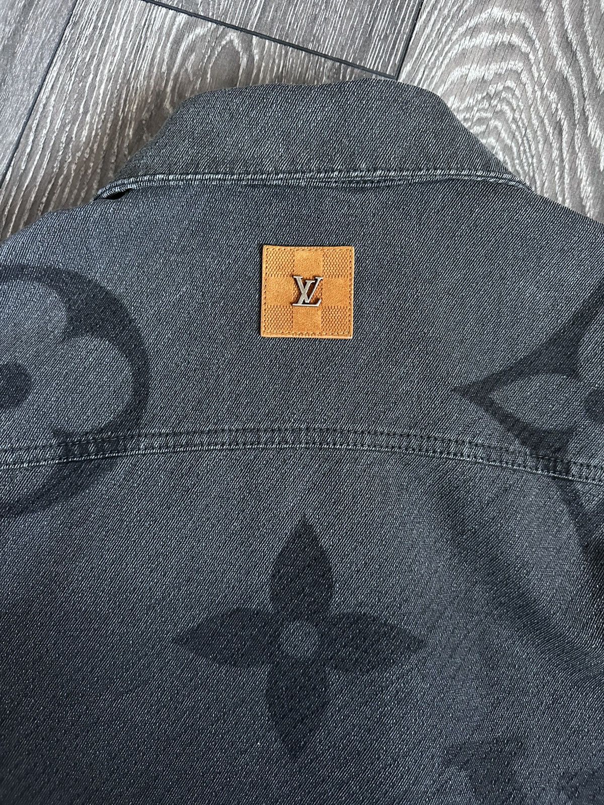 Louis Vuitton louis vuitton ss25 faded black all over logo denim jacket Size US L / EU 52-54 / 3 - 4 Thumbnail