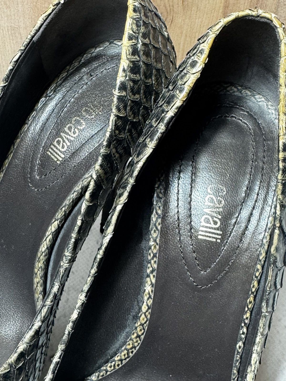 Roberto Cavalli Glamorous roberto cavalli heels in signature snake colorway Size US 8 / IT 38 - 4 Thumbnail