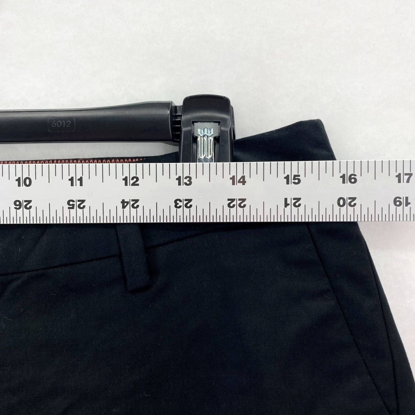 Eddie Bauer Eddie Bauer Chino Pants Women's 4 Petite Black Stretch Relaxed Tapered Chino Pants Womens 4P Black Stretch Fabric Relaxed Tapered Size 27" / US 4 / IT 40 - 4 Thumbnail