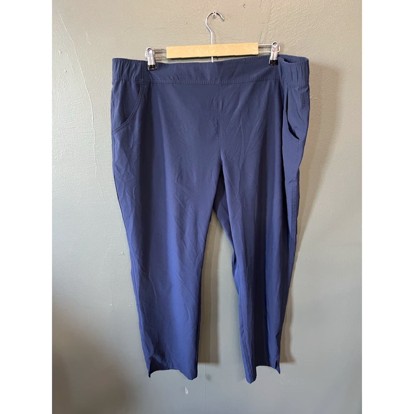 Eddie Bauer Eddie Bauer Womens Blue Pull-on Outdoor Hiking Tapered Cropped Pants 2XL Size 2XL Blue Cropped Womens Outdoors Hiking Pants Size 40" / US 18 - 2 Thumbnail
