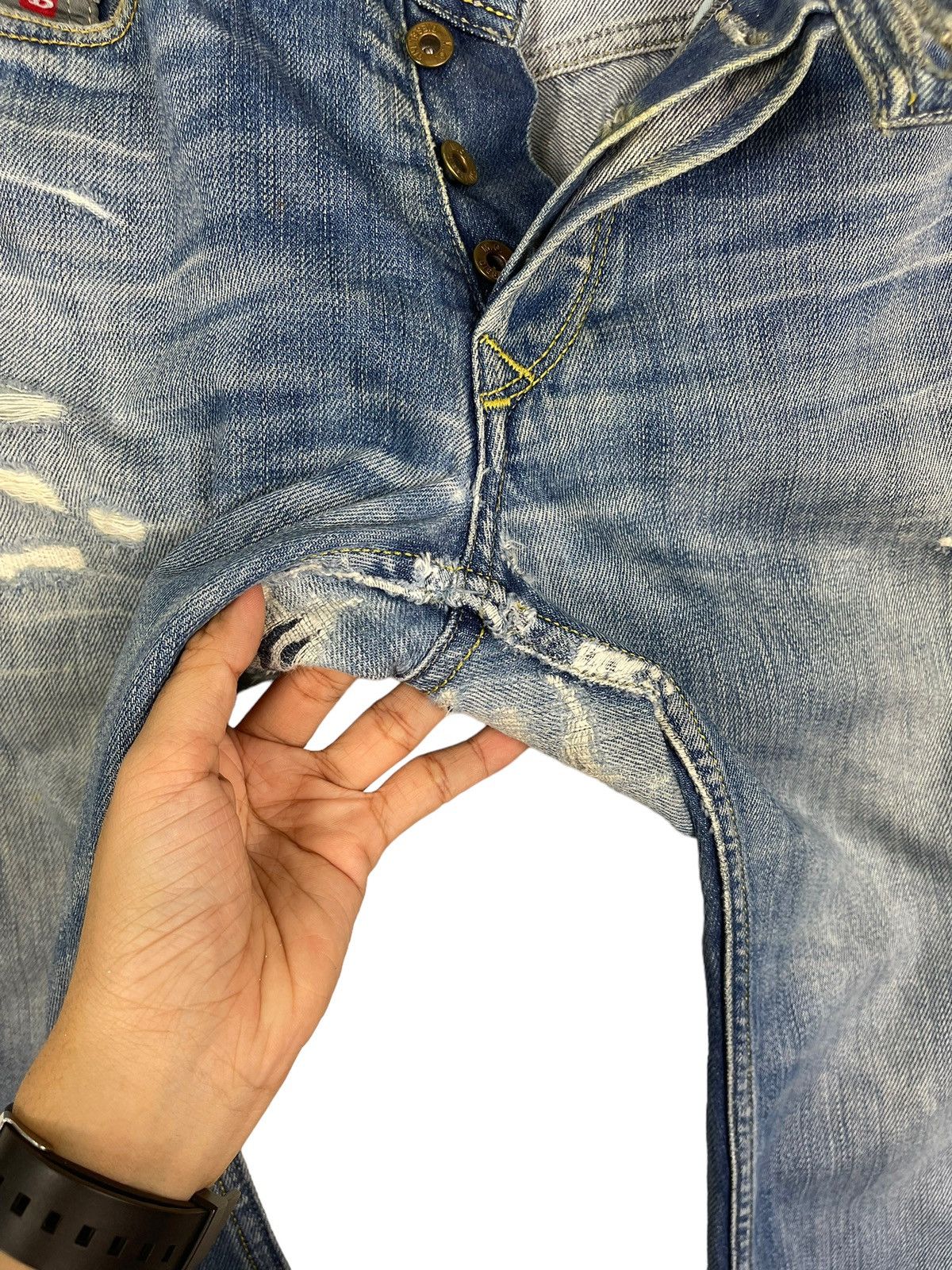 Diesel DIESEL INDUSTRY MADE IN ITALY DISTRESSED JEANS Size US 30 / EU 46 - 11 Thumbnail