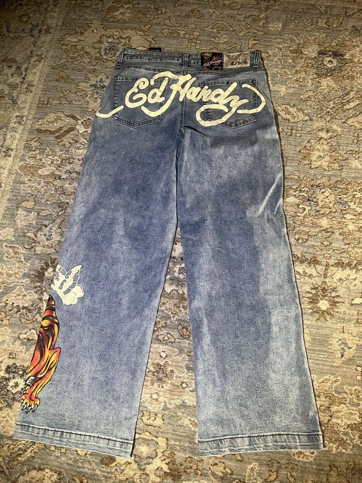 ED HARDY GRAPHIC LIGHT WASH BAGGY JEANS 32x32