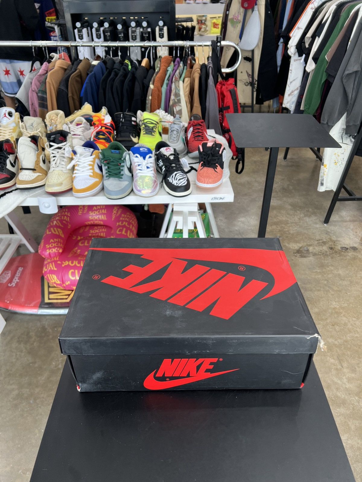 Jordan Brand Air Jordan 1 Bred Toe Sz. 11.5 (2018) Size US 11.5 / EU 44-45 - 15 Thumbnail