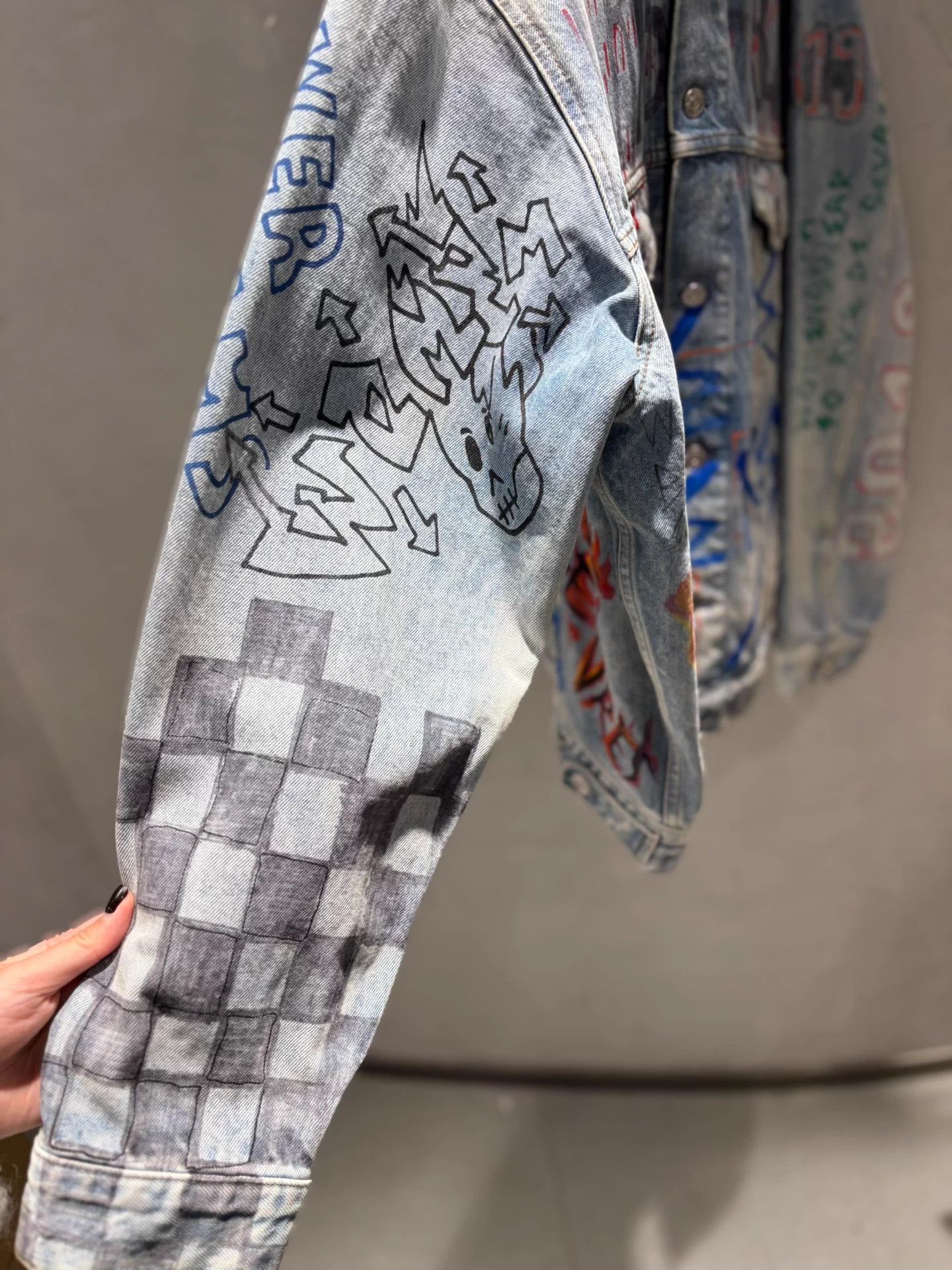 Balenciaga Balenciaga All Over Graffiti Oversize Denim Jacket NOS 40 Size US XXS / EU 40 - 4 Thumbnail