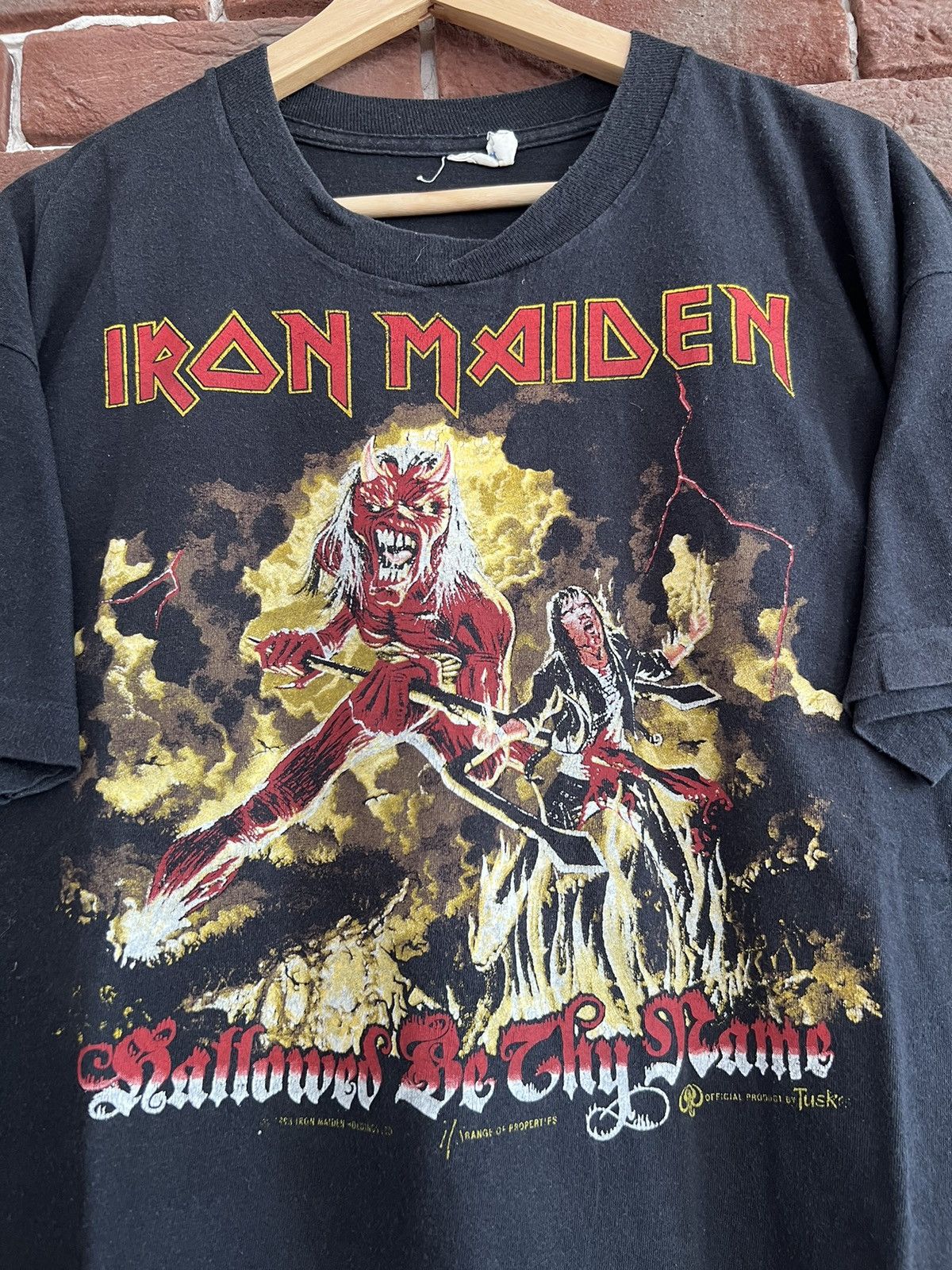Band Tees 1993 Iron Maiden 90s Vintage Hallowed Rock Metal Band Tshirt Size US XL / EU 56 / 4 - 2 Thumbnail