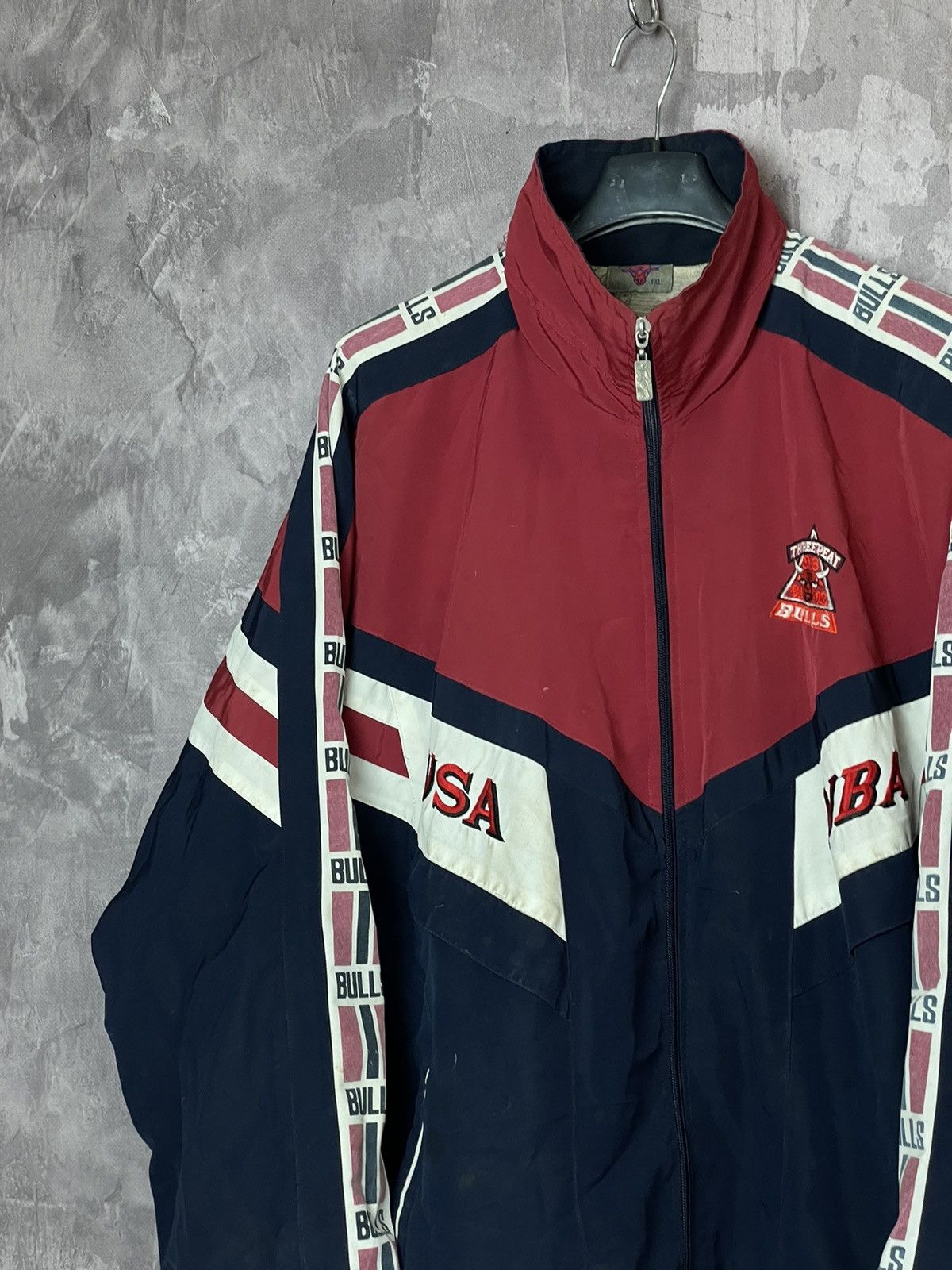 NBA × Vintage Vintage Chicago Bulls NBA Jacket like Lakers Hornets Bills Size US L / EU 52-54 / 3 - 7 Thumbnail