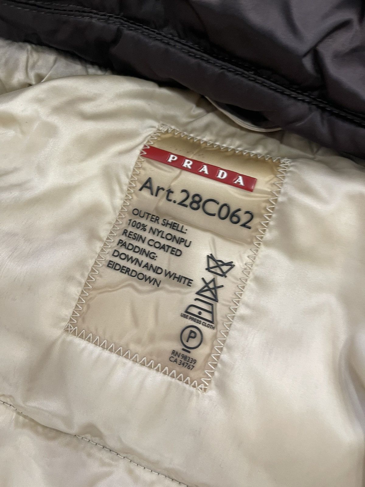 Prada Prada avant Garde down puffer coat jacket Size M / US 6-8 / IT 42-44 - 5 Thumbnail