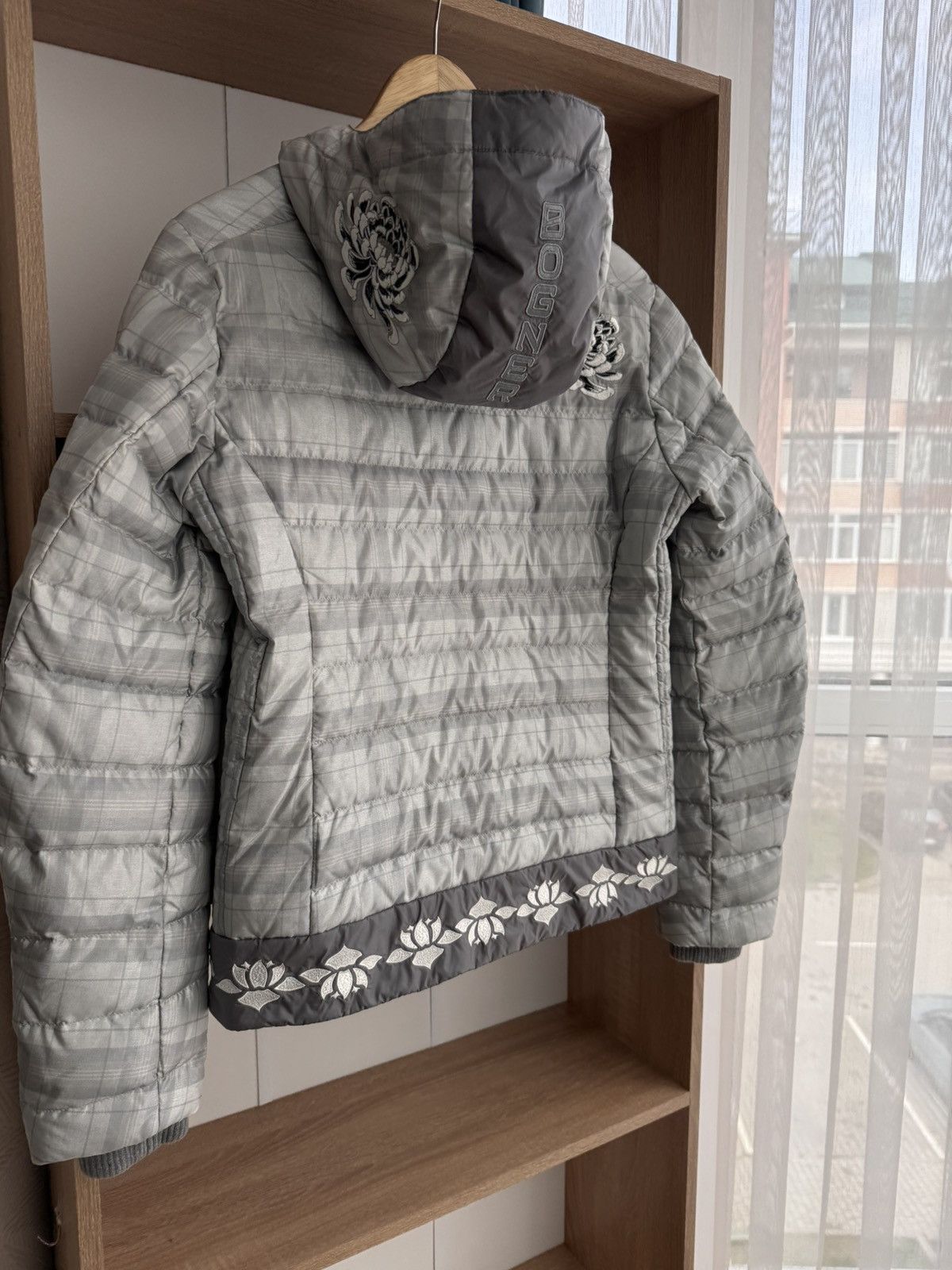 Bogner × Vintage Vintage Bogner Nepal Connection W’ Grey Flower Ski Jacket Size S / US 4 / IT 40 - 12 Thumbnail